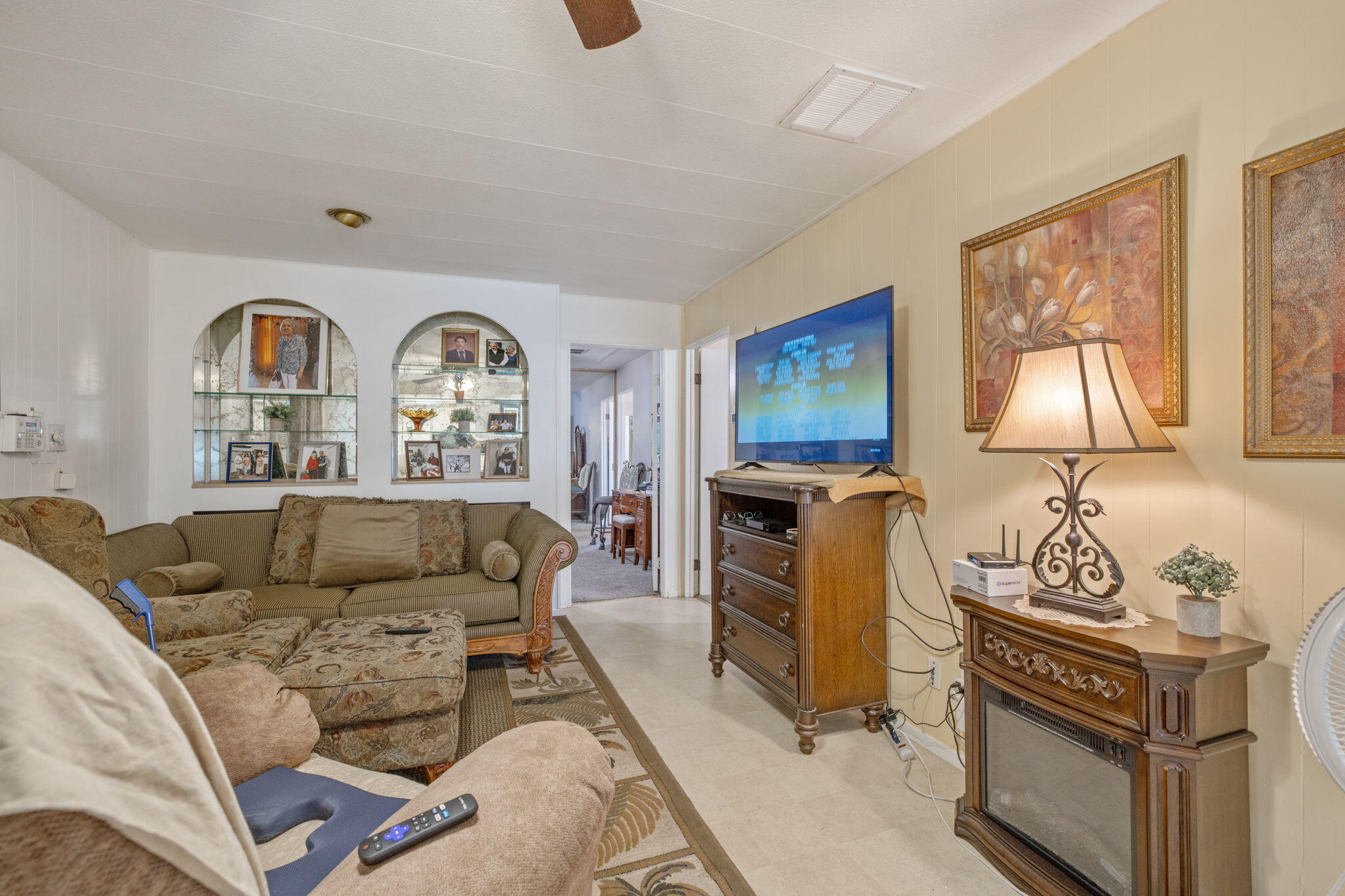 225 N Akers St #312, Visalia, CA 93291