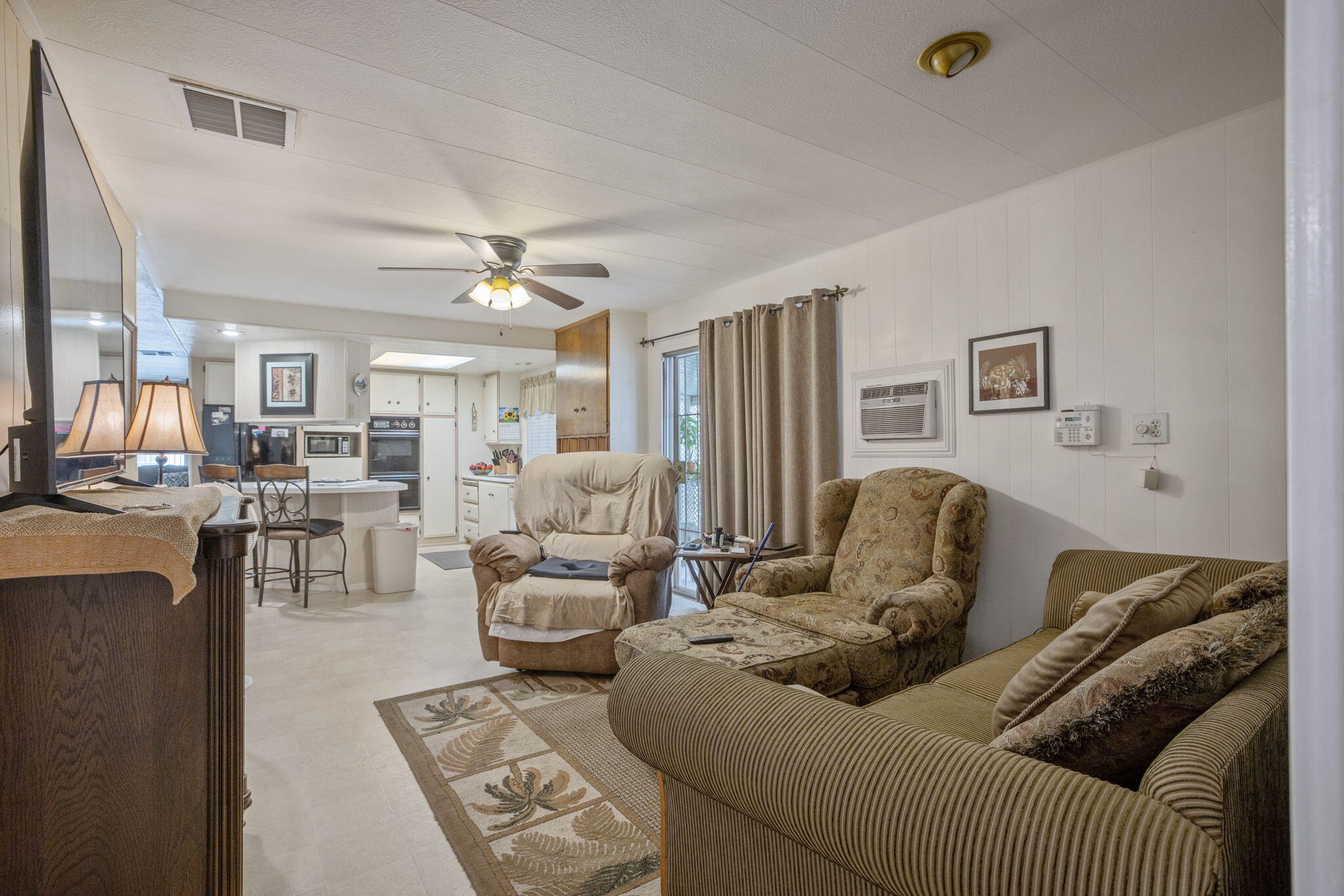 225 N Akers St #312, Visalia, CA 93291