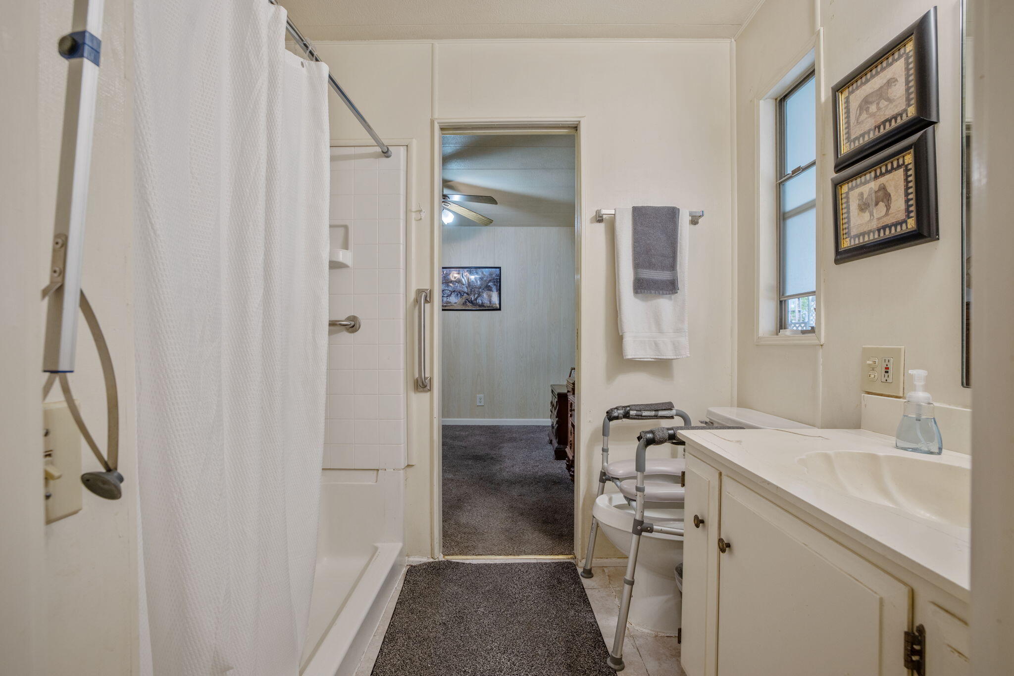 225 N Akers St #312, Visalia, CA 93291