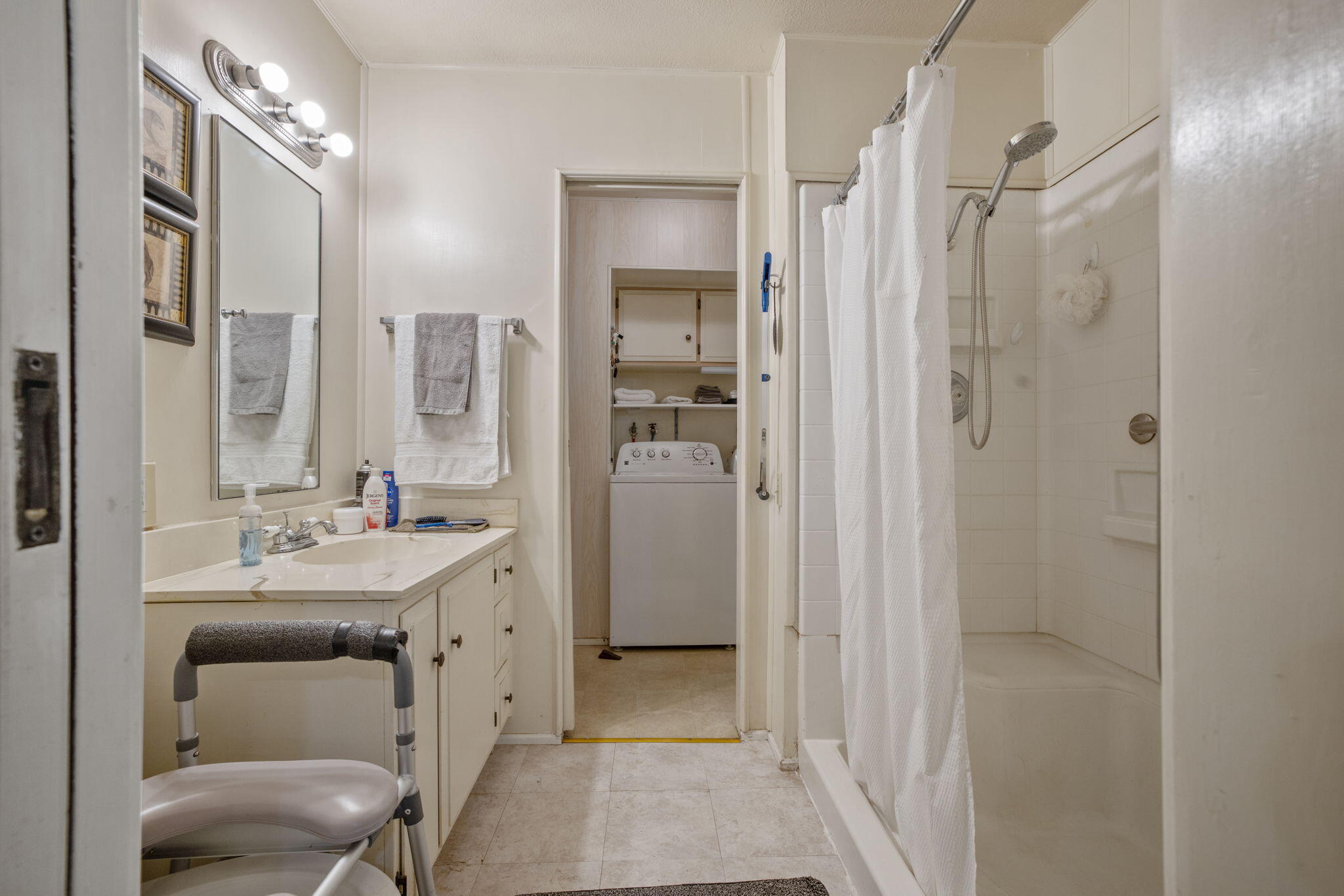 225 N Akers St #312, Visalia, CA 93291