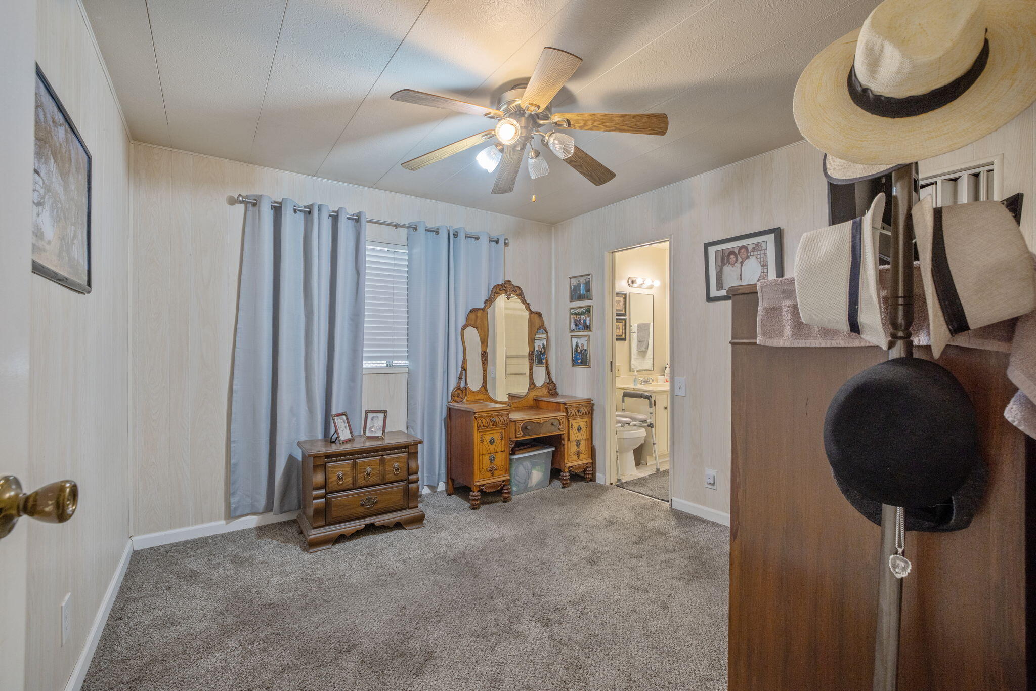 225 N Akers St #312, Visalia, CA 93291