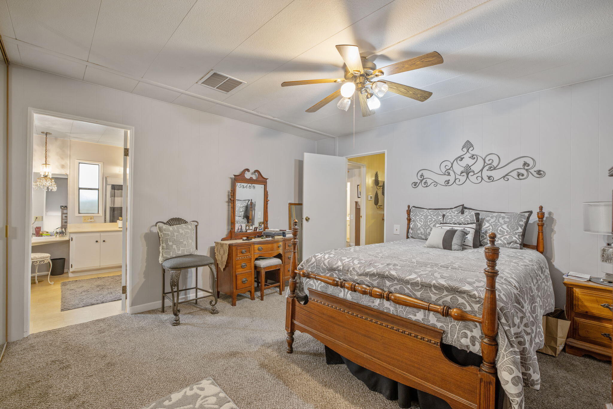 225 N Akers St #312, Visalia, CA 93291