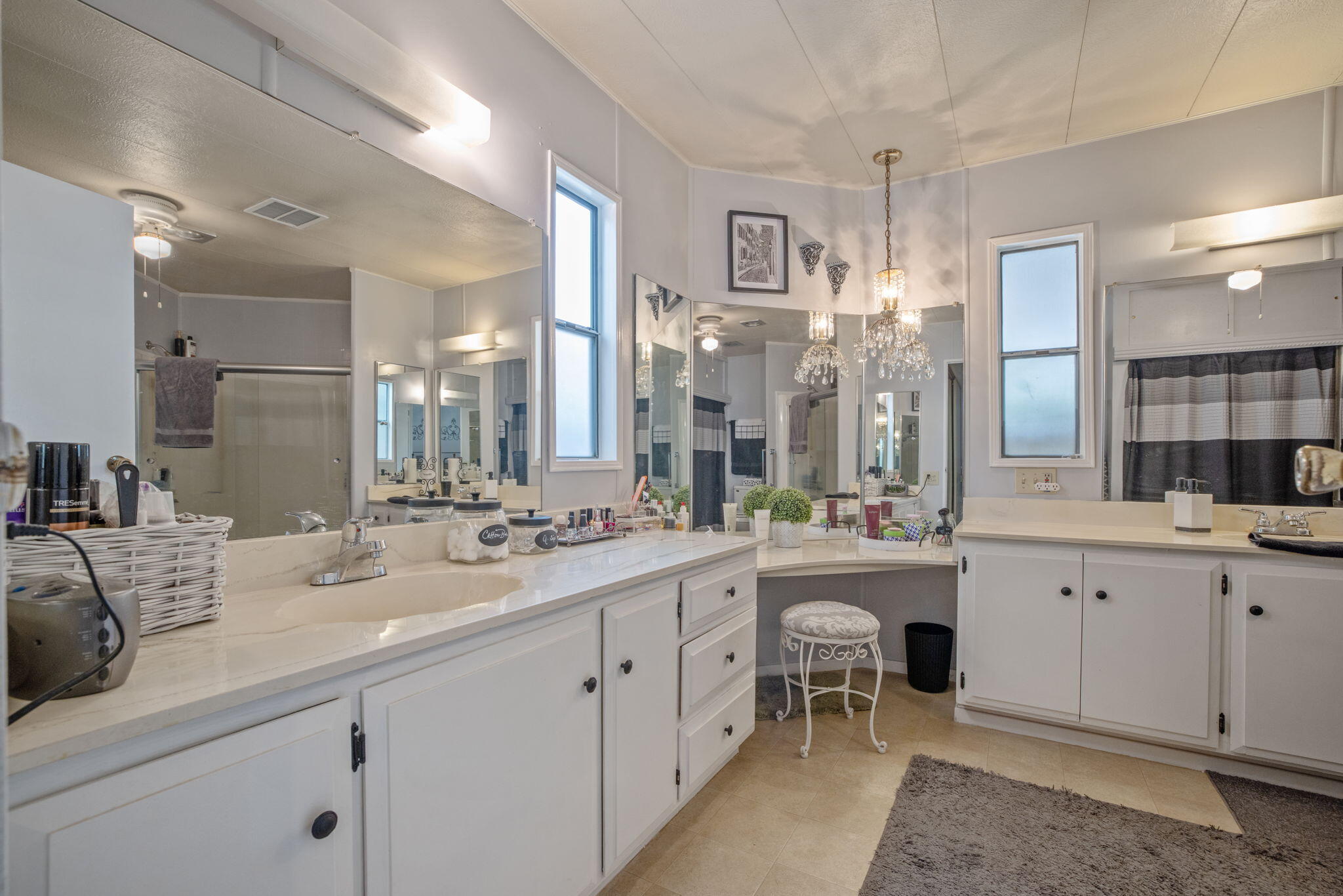 225 N Akers St #312, Visalia, CA 93291