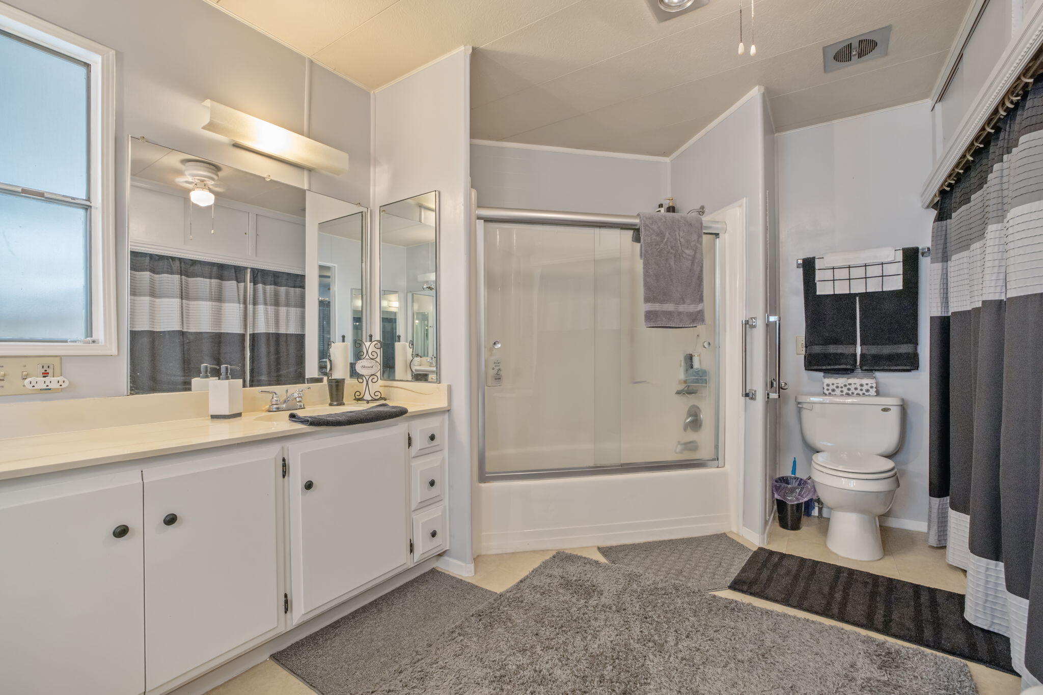 225 N Akers St #312, Visalia, CA 93291