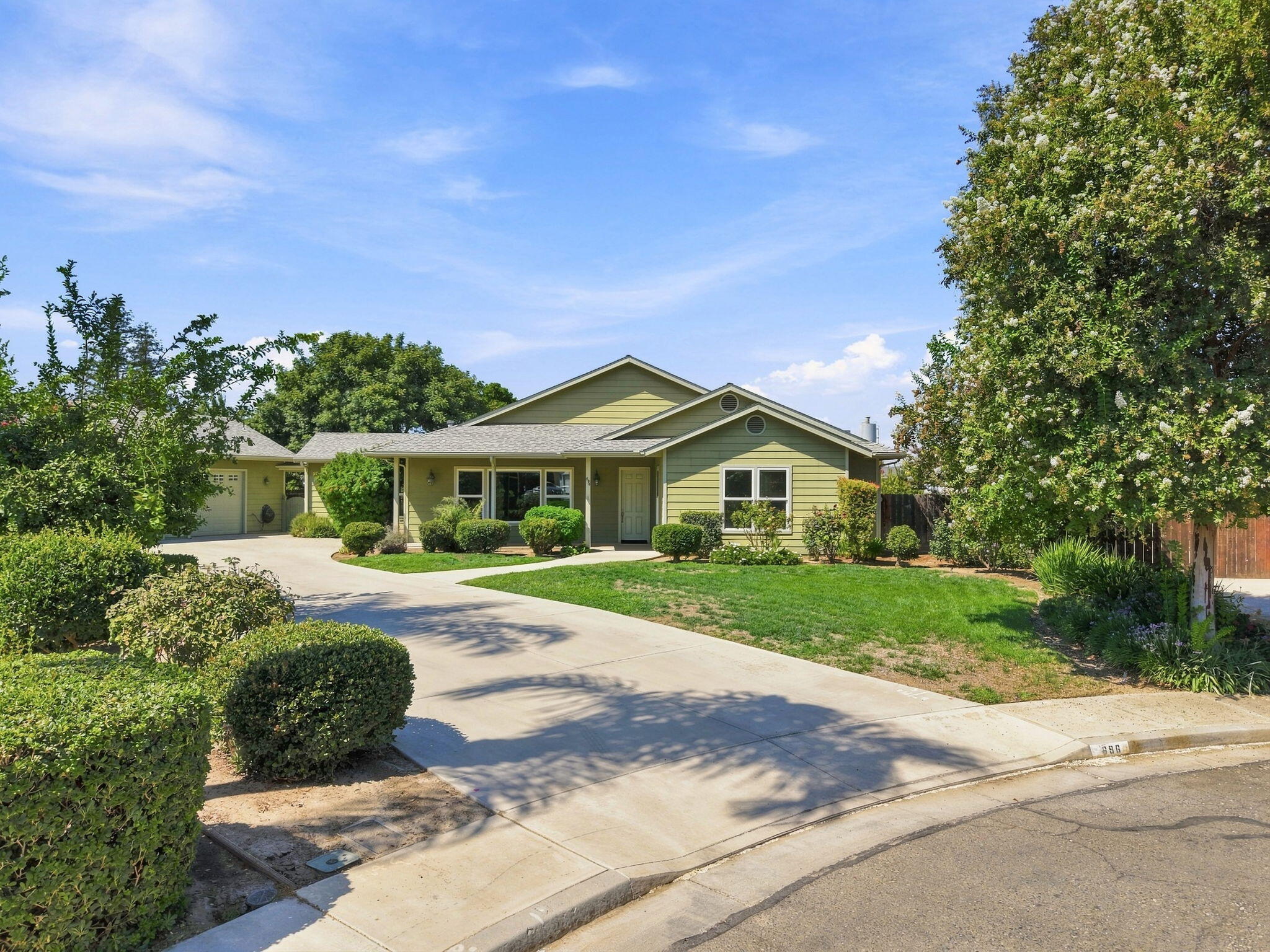696 Rolling Hills Ct, Exeter, CA 93221