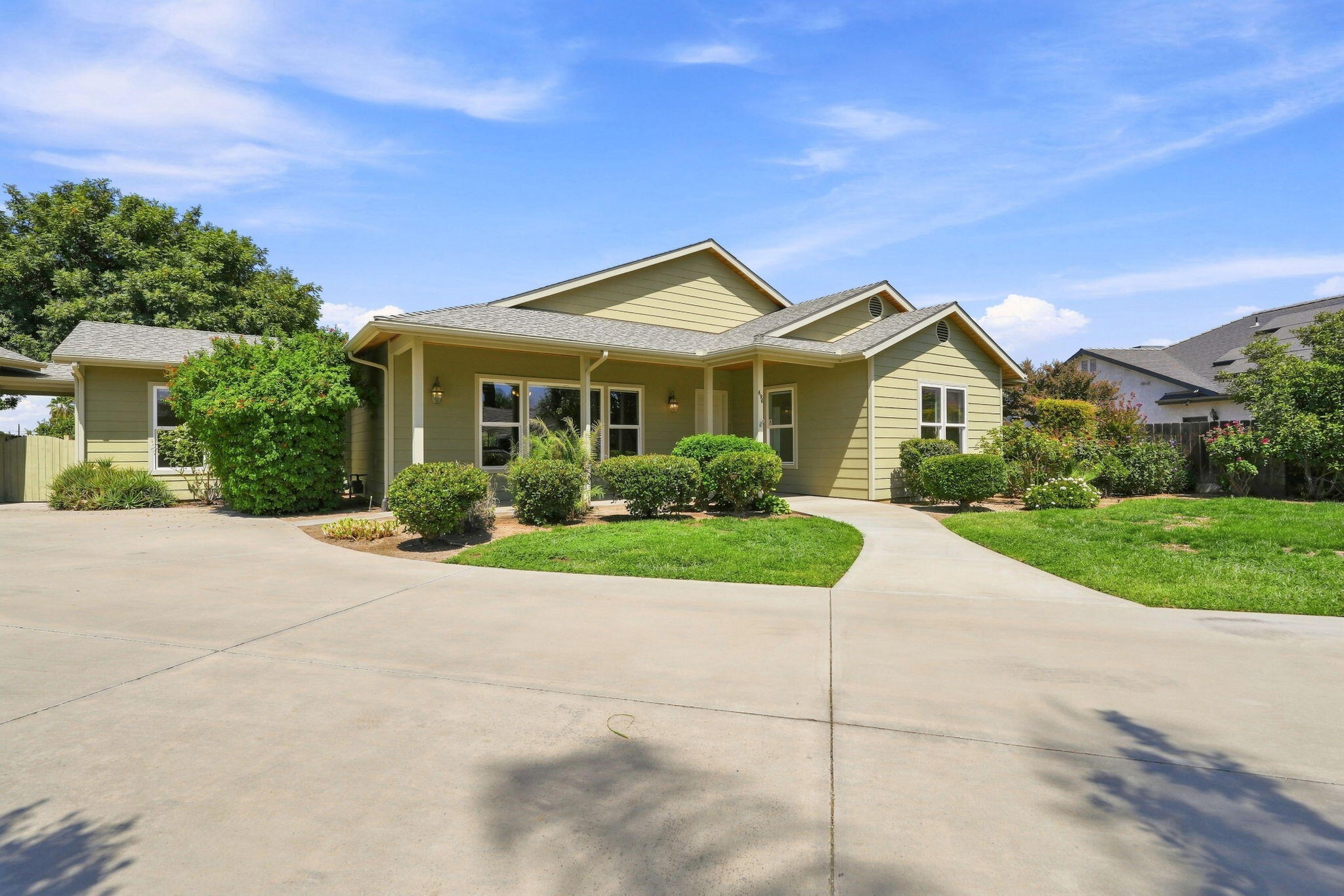 696 Rolling Hills Ct, Exeter, CA 93221