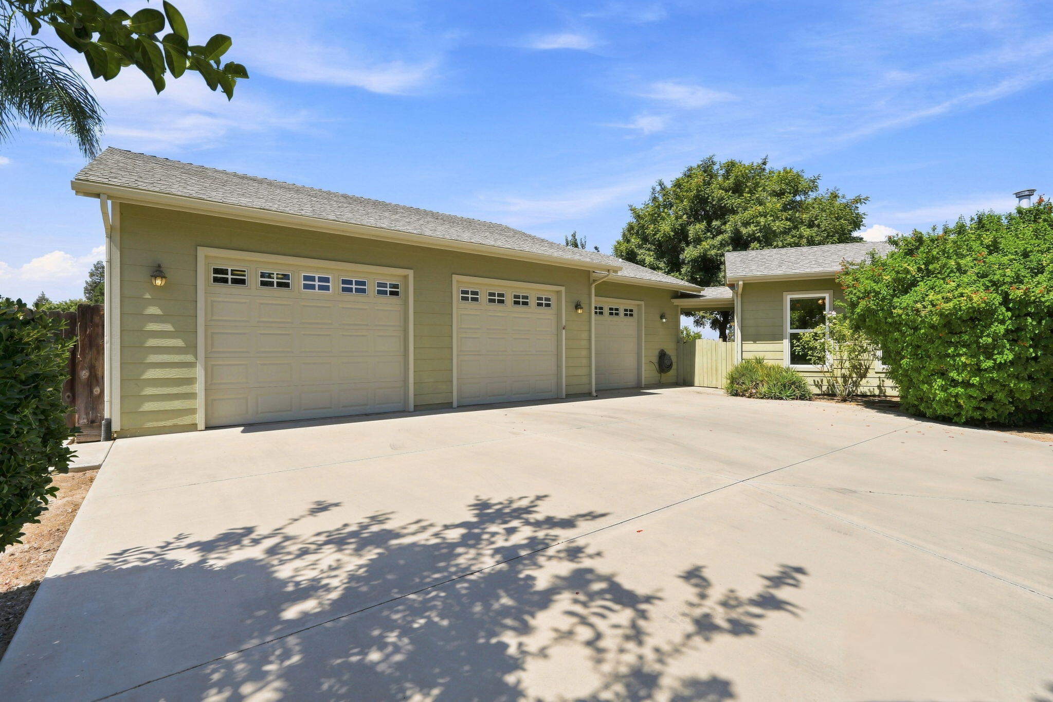696 Rolling Hills Ct, Exeter, CA 93221