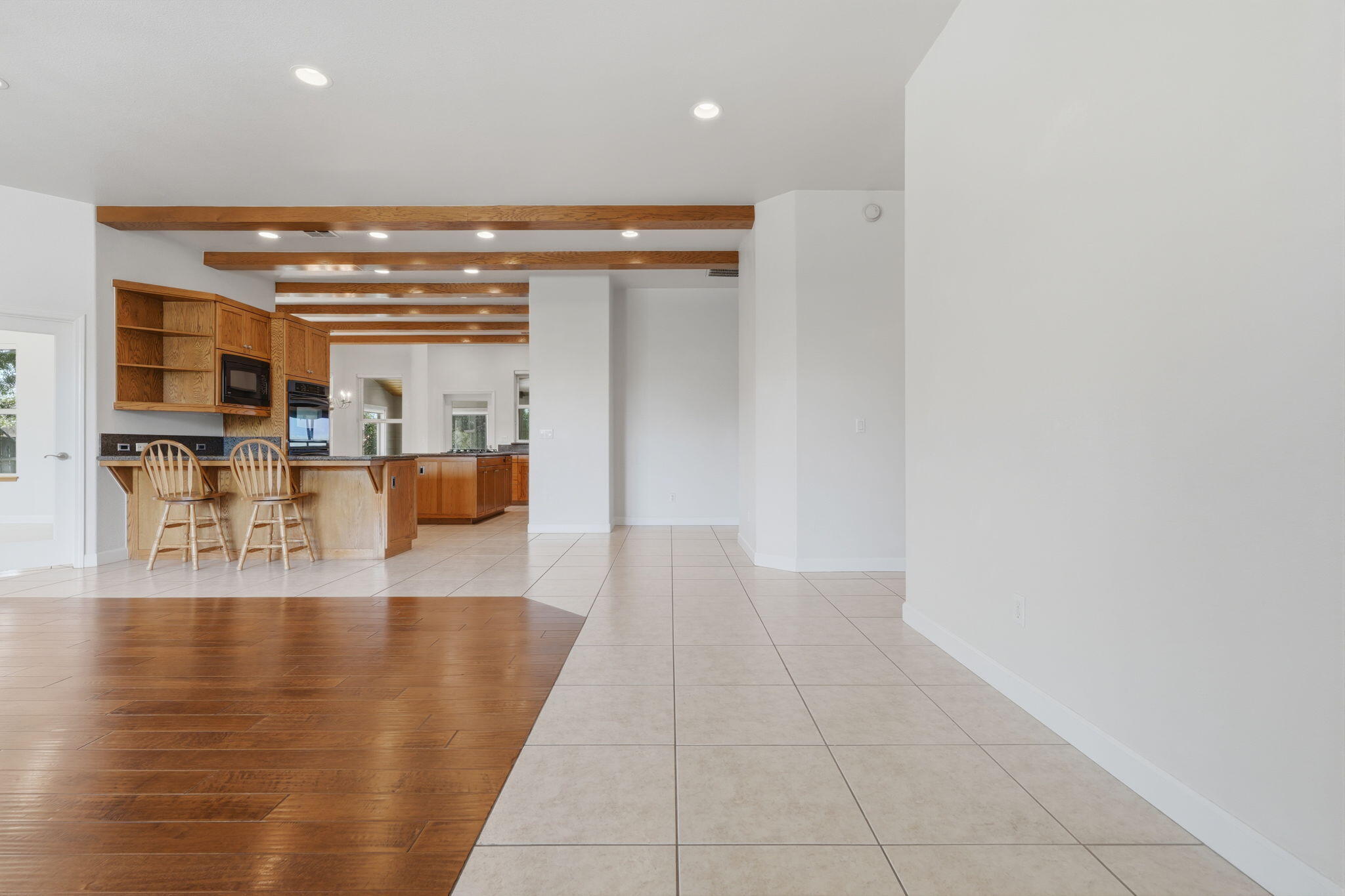 696 Rolling Hills Ct, Exeter, CA 93221