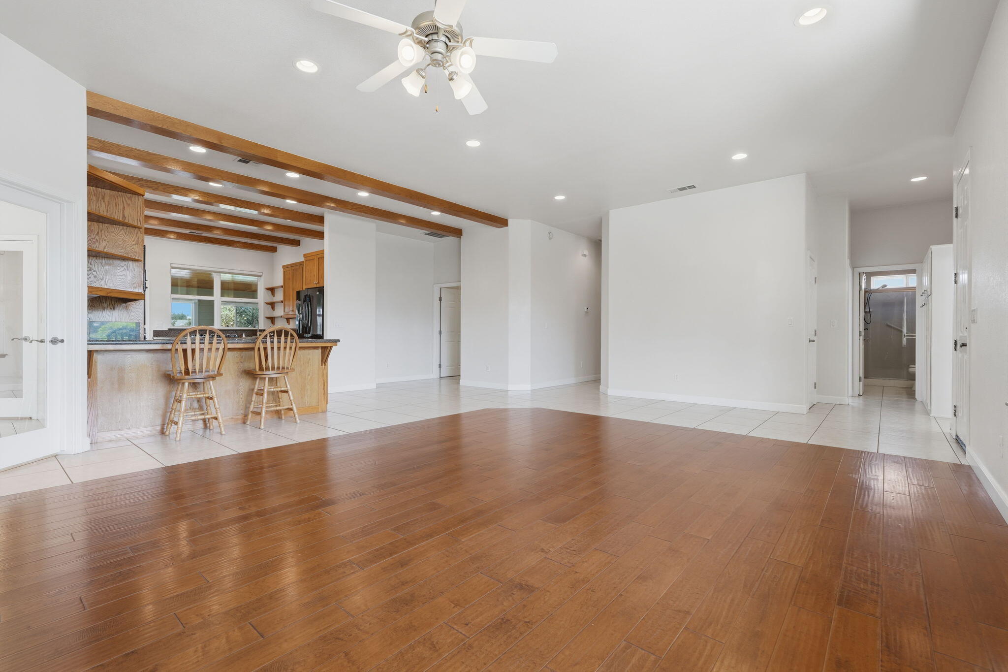 696 Rolling Hills Ct, Exeter, CA 93221