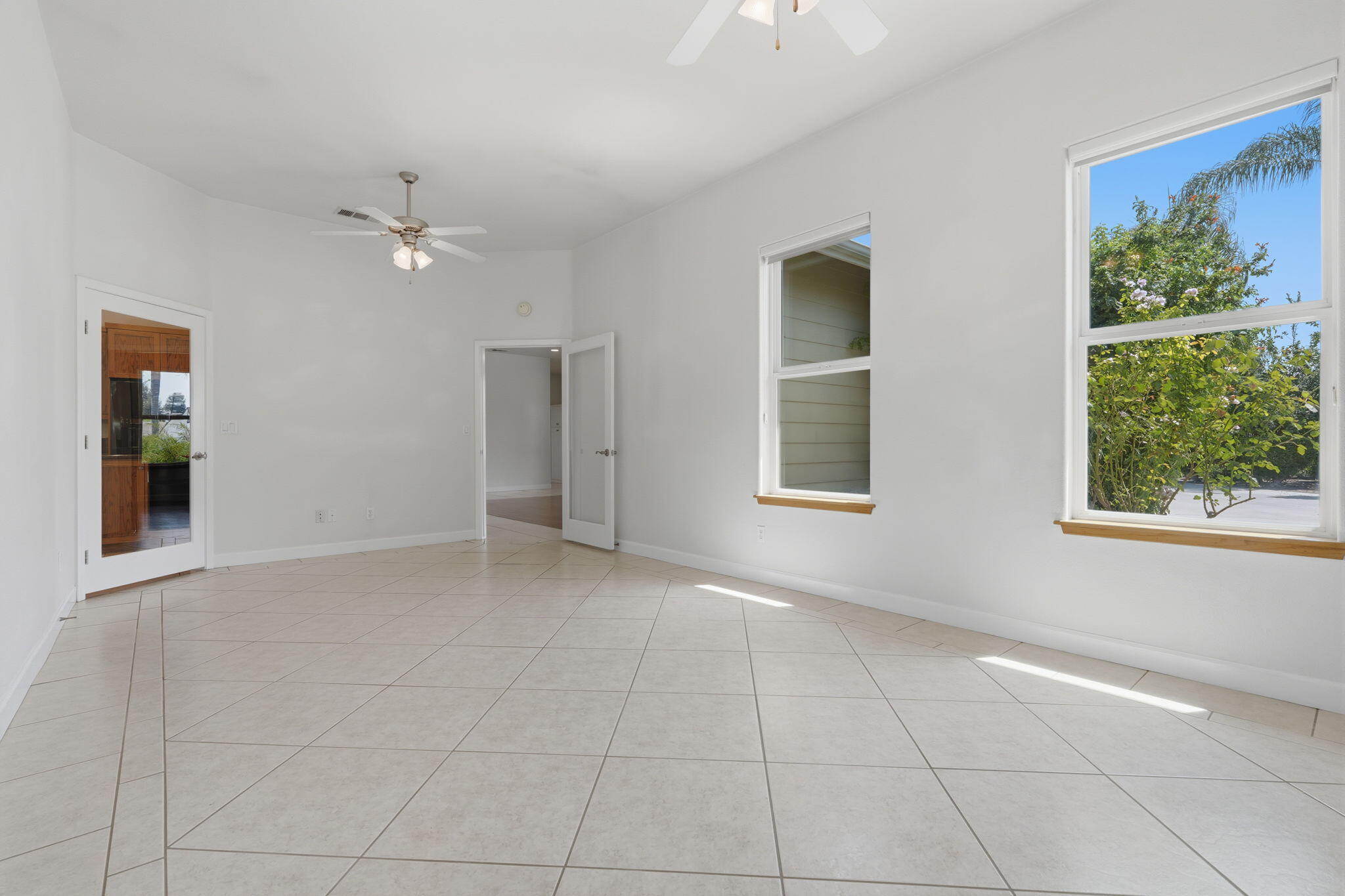 696 Rolling Hills Ct, Exeter, CA 93221