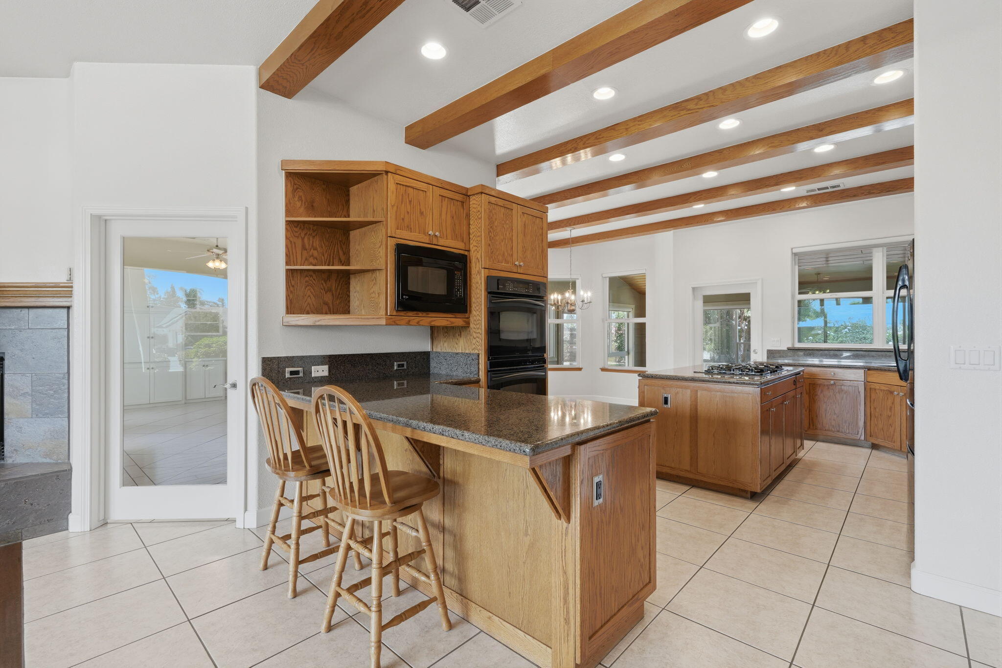 696 Rolling Hills Ct, Exeter, CA 93221