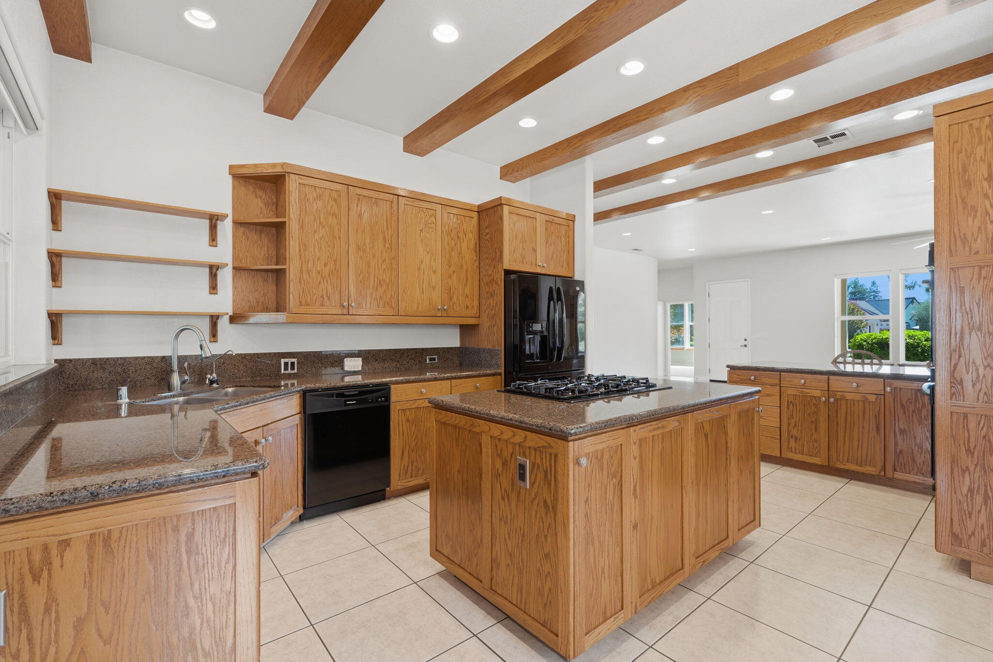 696 Rolling Hills Ct, Exeter, CA 93221