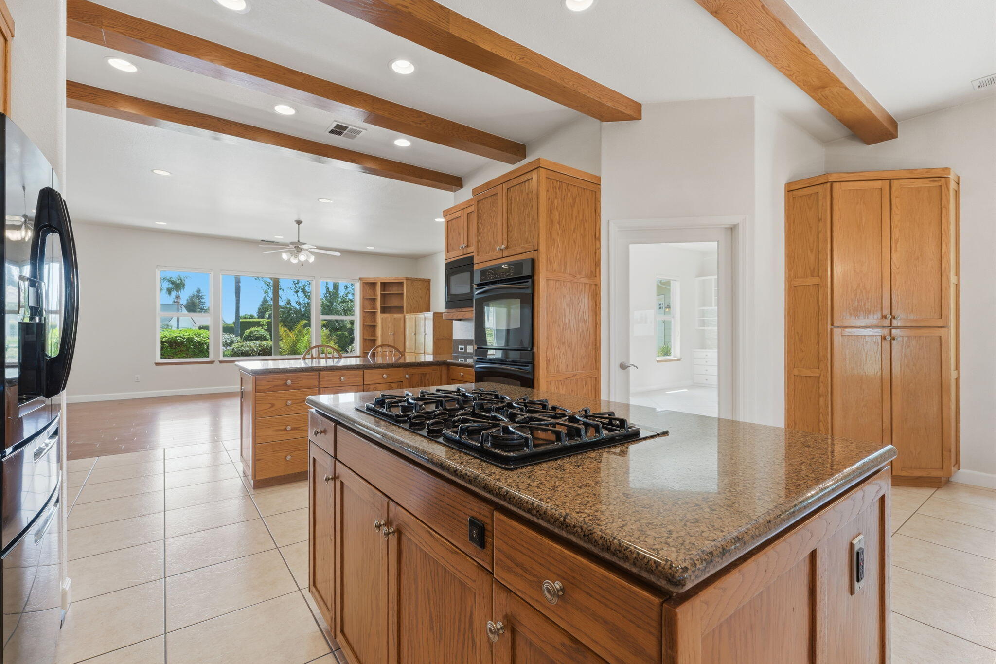 696 Rolling Hills Ct, Exeter, CA 93221