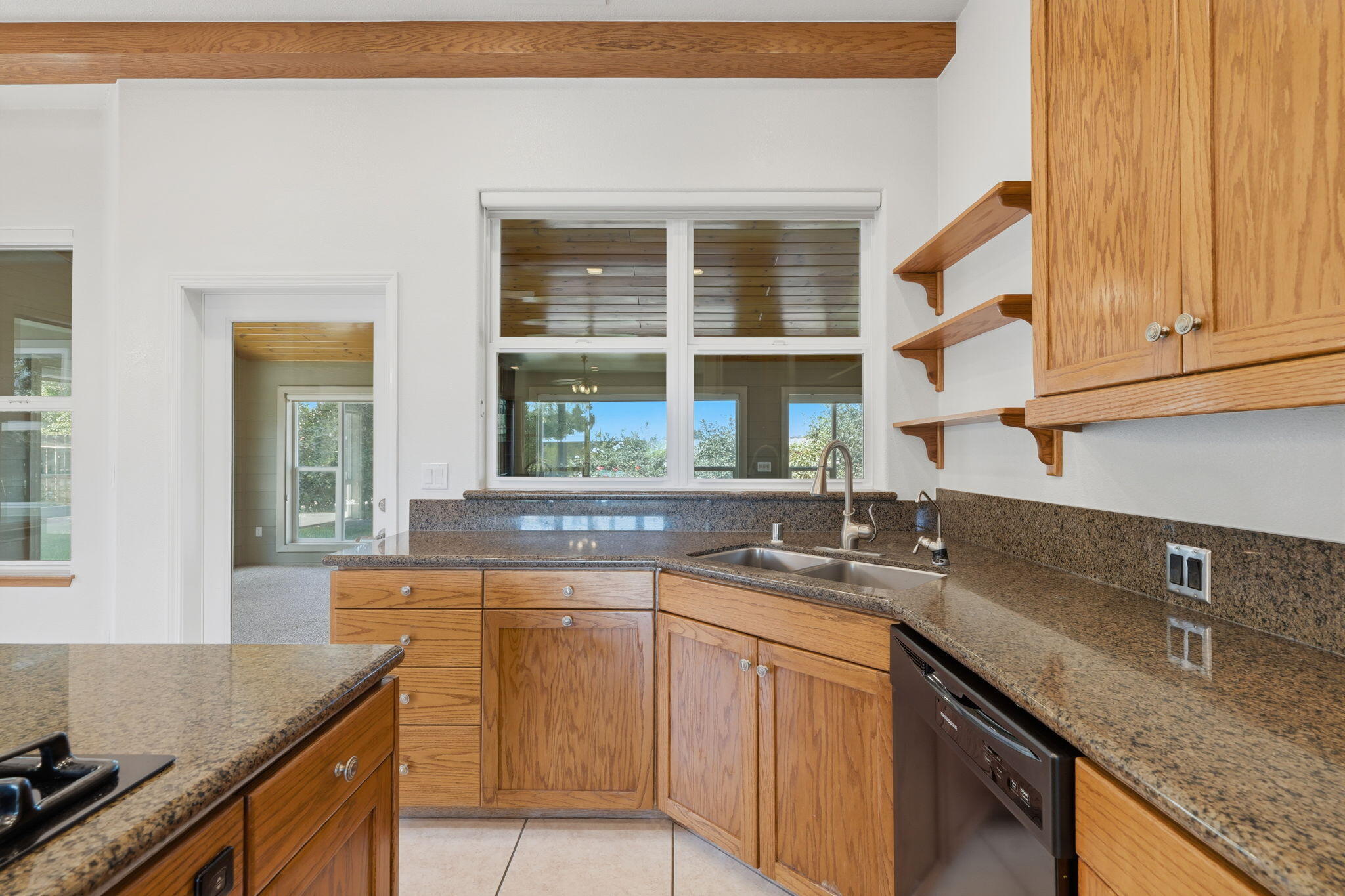 696 Rolling Hills Ct, Exeter, CA 93221