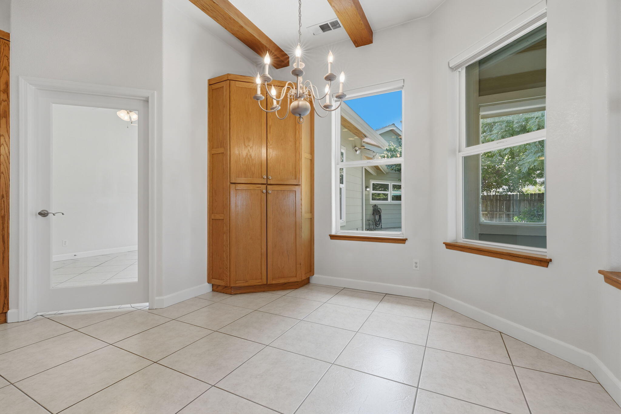 696 Rolling Hills Ct, Exeter, CA 93221
