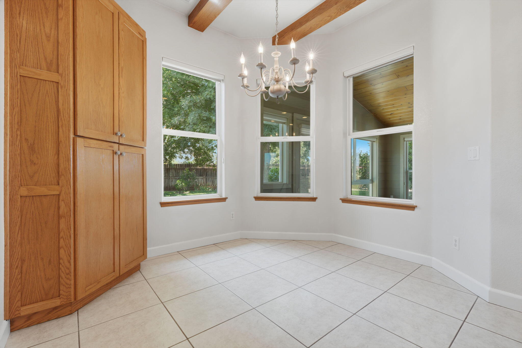 696 Rolling Hills Ct, Exeter, CA 93221