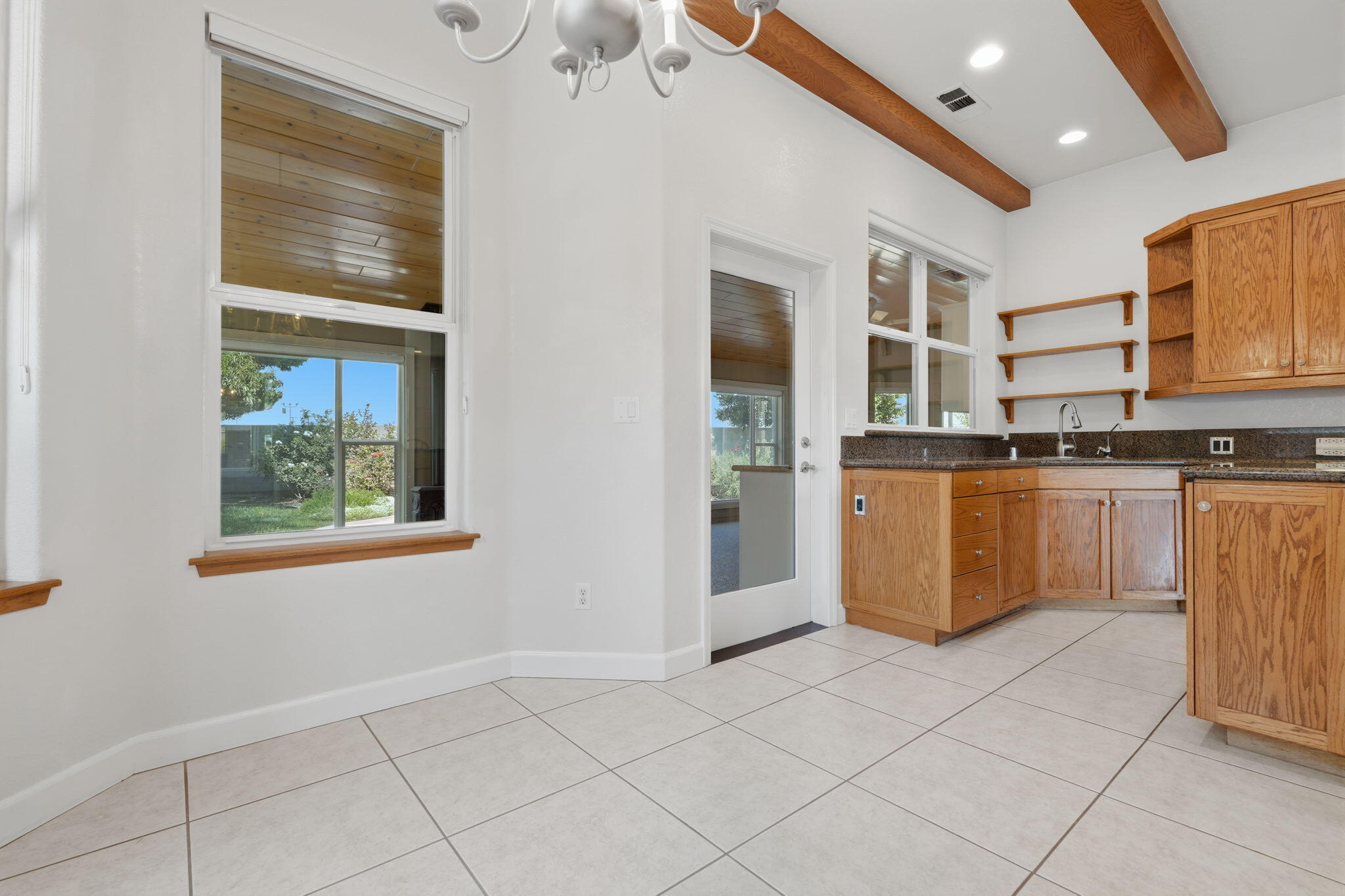 696 Rolling Hills Ct, Exeter, CA 93221