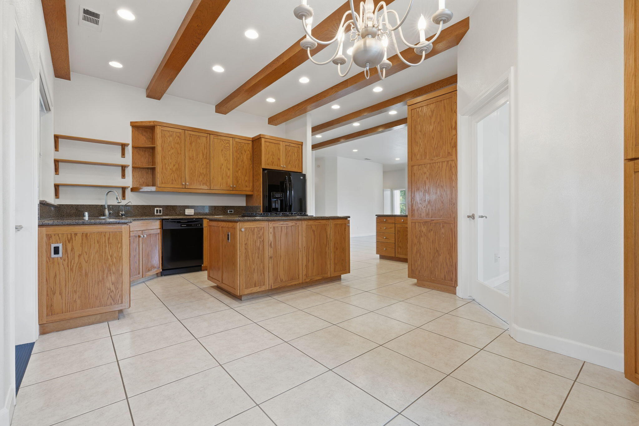 696 Rolling Hills Ct, Exeter, CA 93221