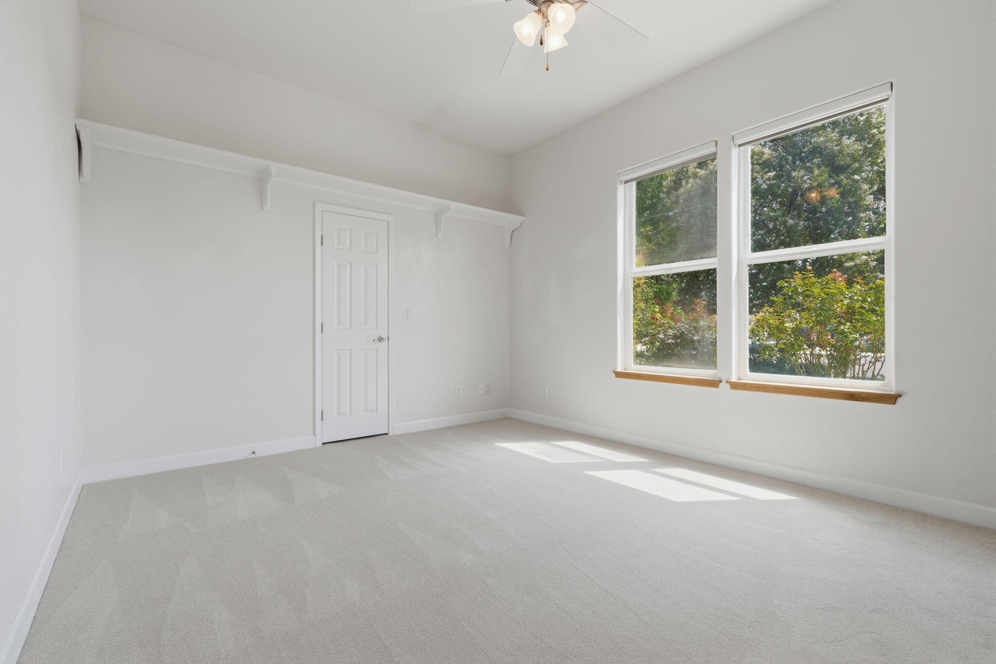 696 Rolling Hills Ct, Exeter, CA 93221