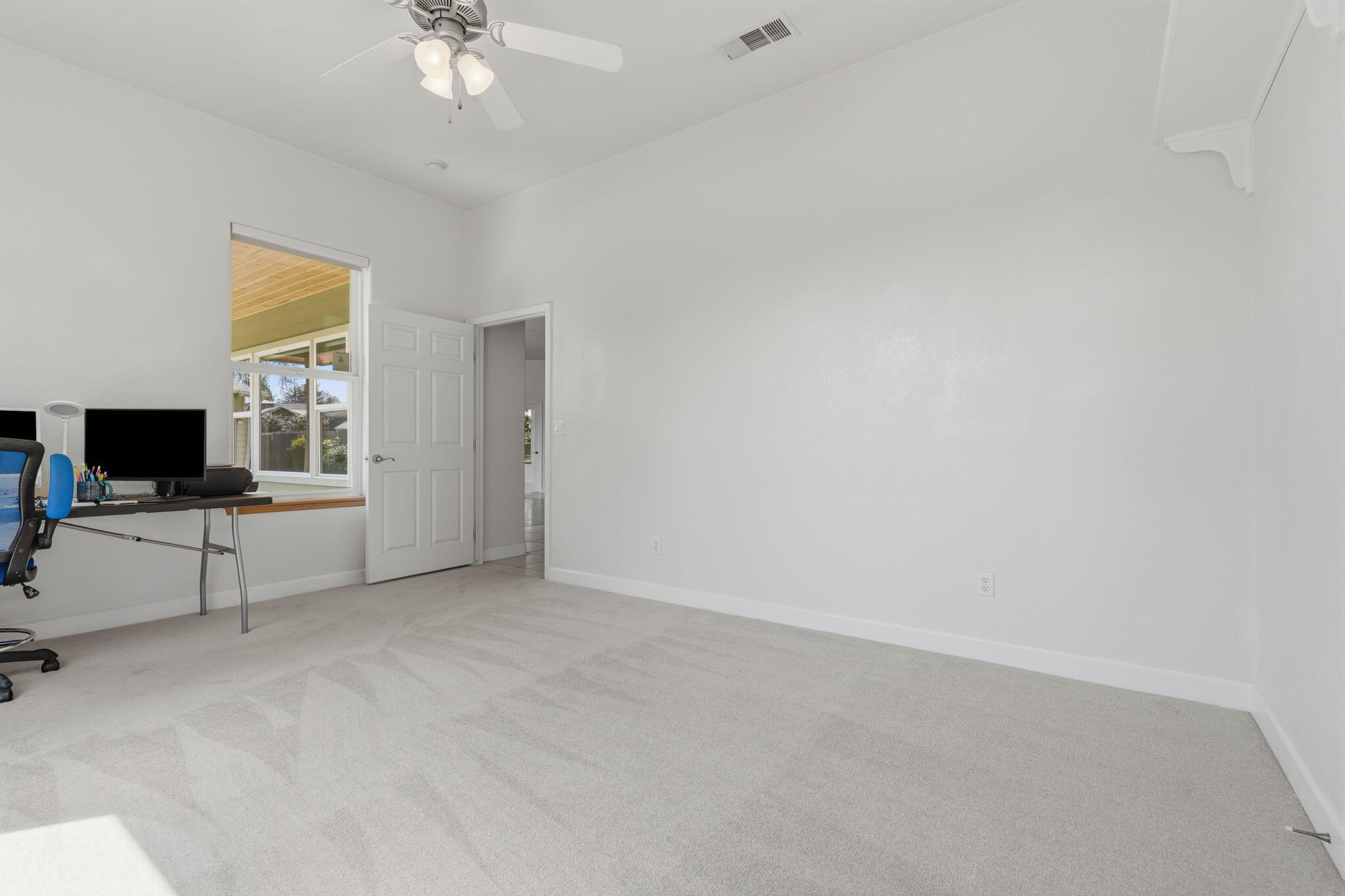 696 Rolling Hills Ct, Exeter, CA 93221