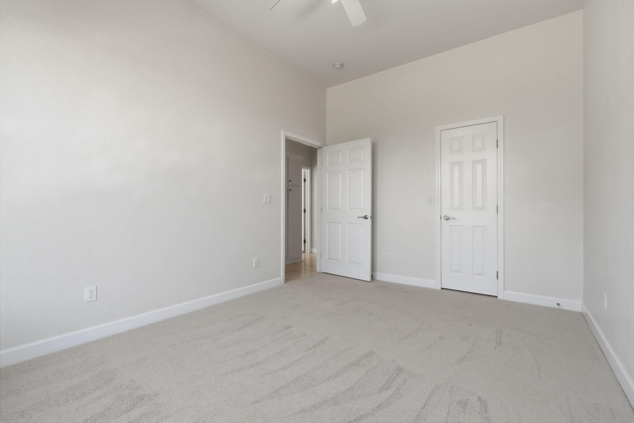 696 Rolling Hills Ct, Exeter, CA 93221