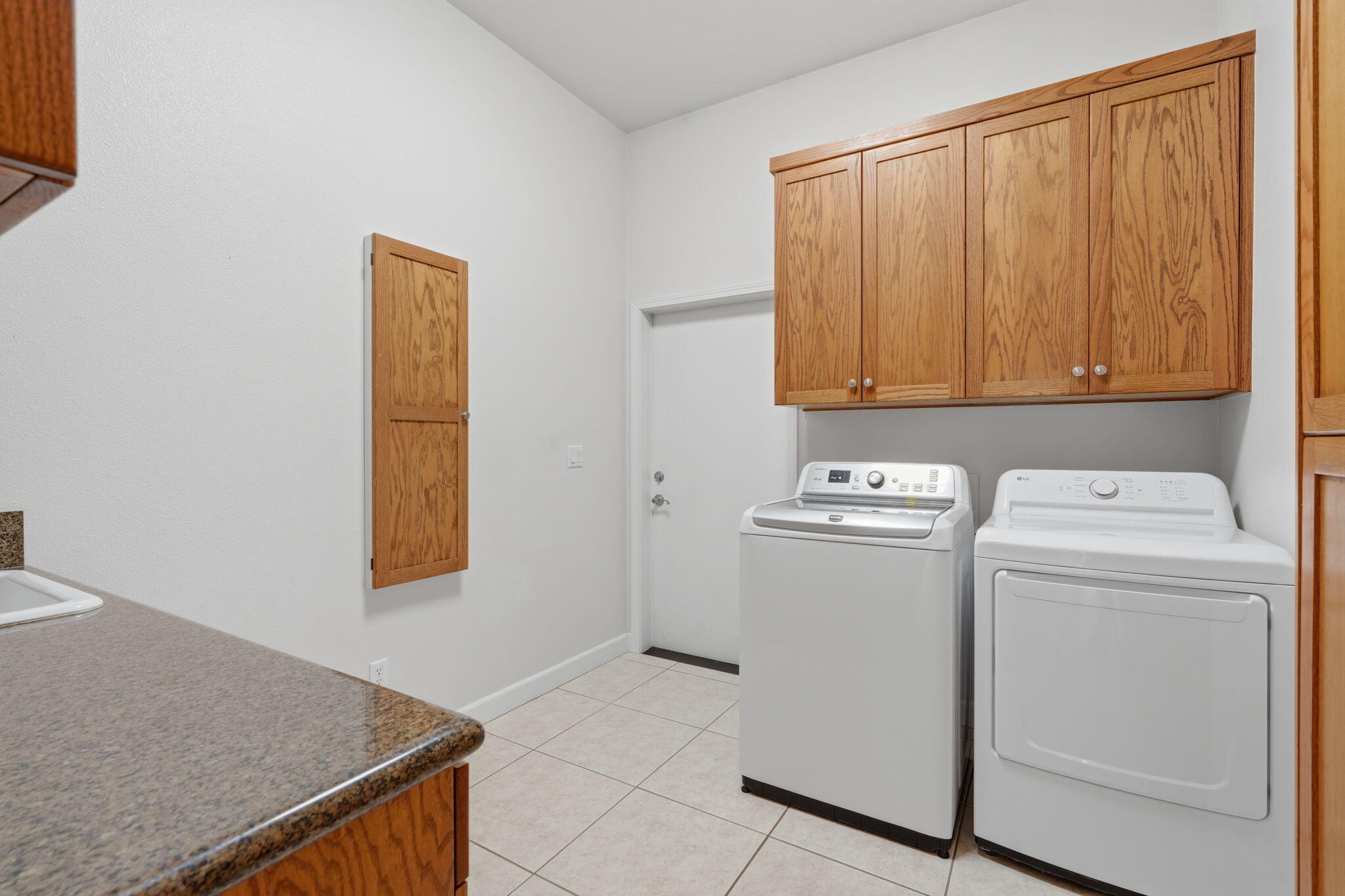696 Rolling Hills Ct, Exeter, CA 93221