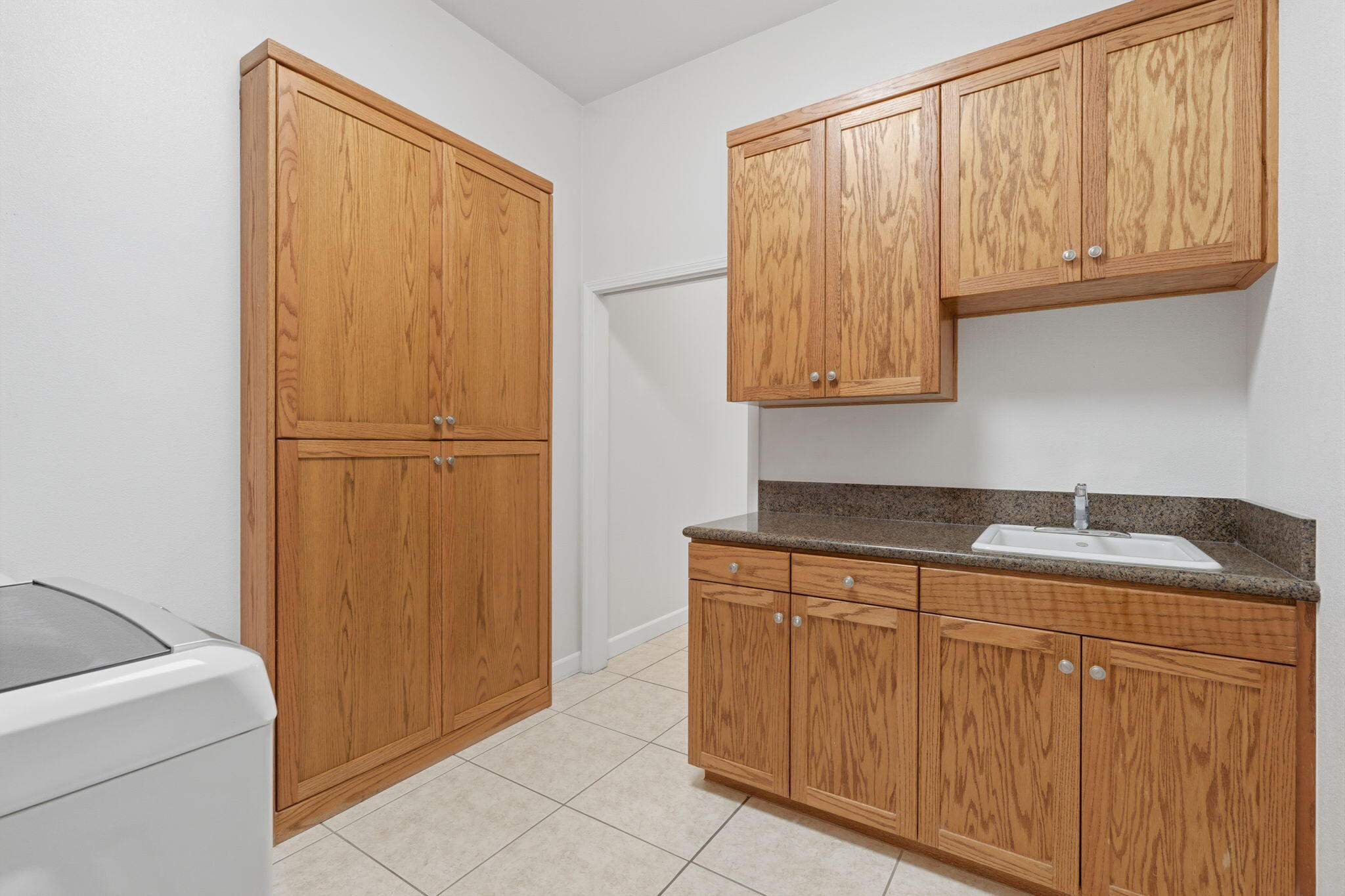 696 Rolling Hills Ct, Exeter, CA 93221