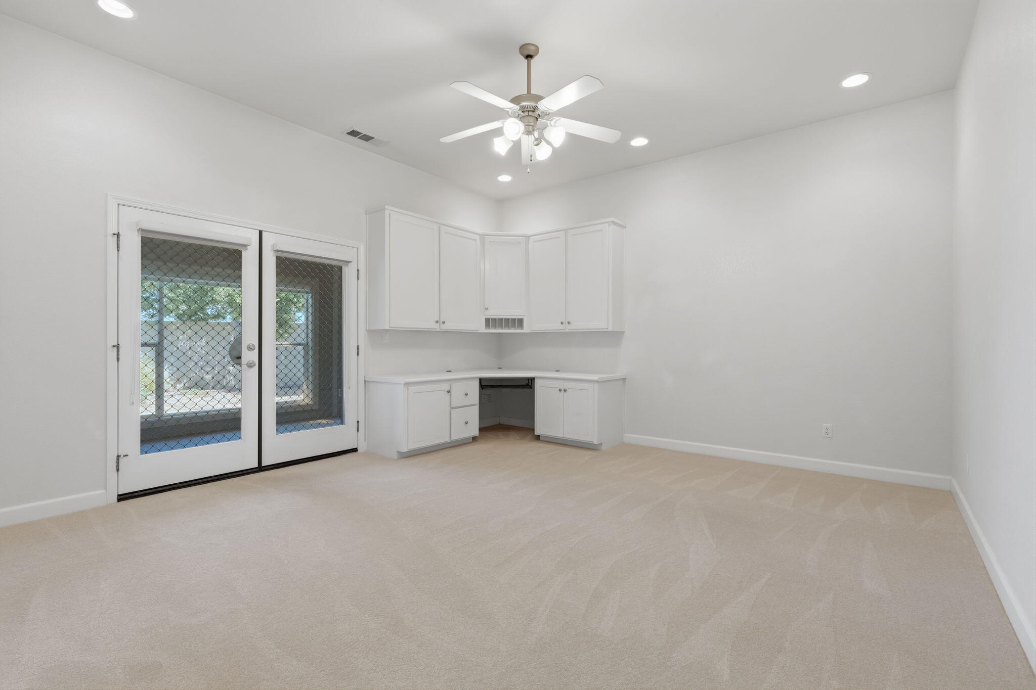 696 Rolling Hills Ct, Exeter, CA 93221