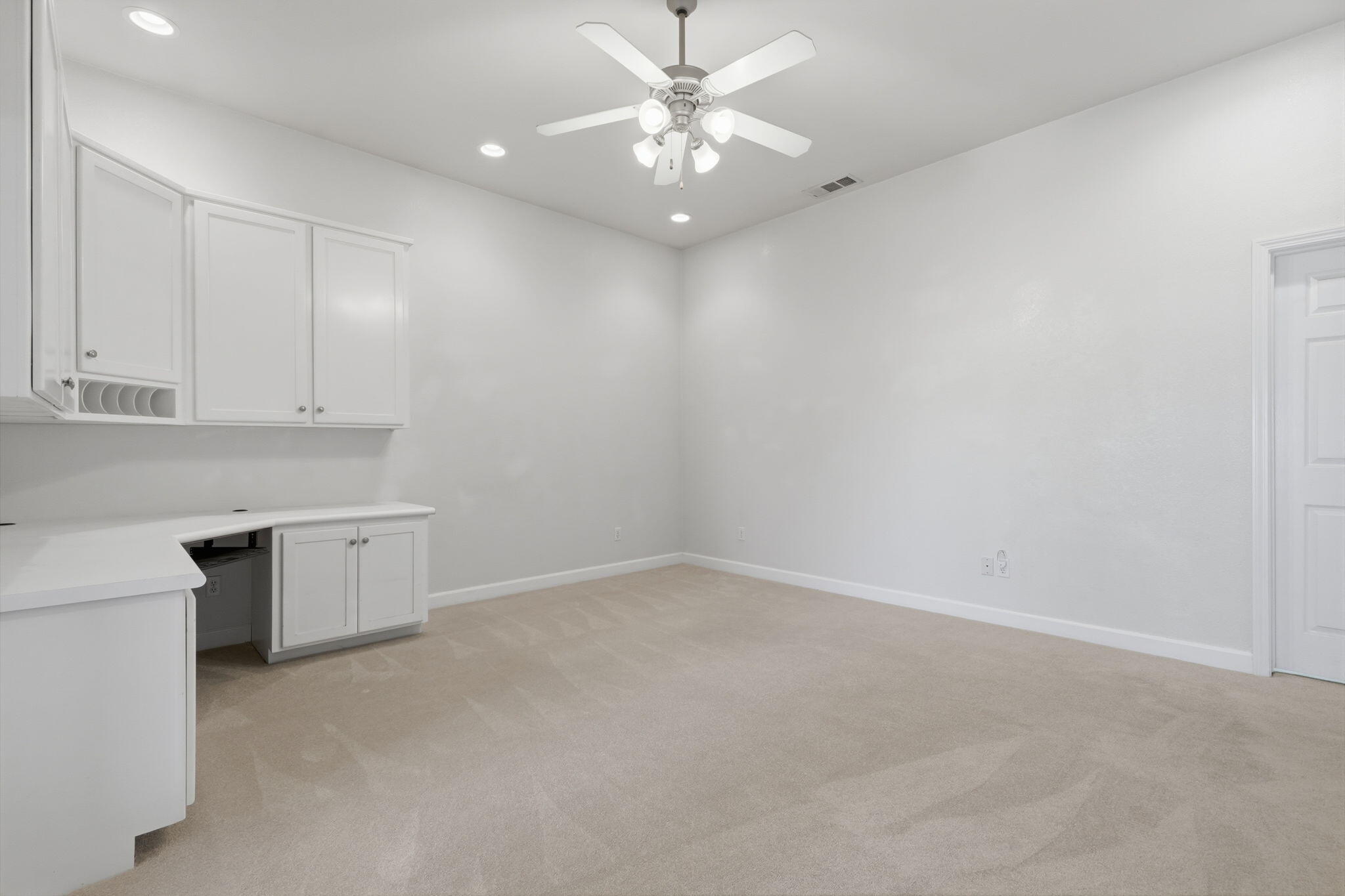 696 Rolling Hills Ct, Exeter, CA 93221