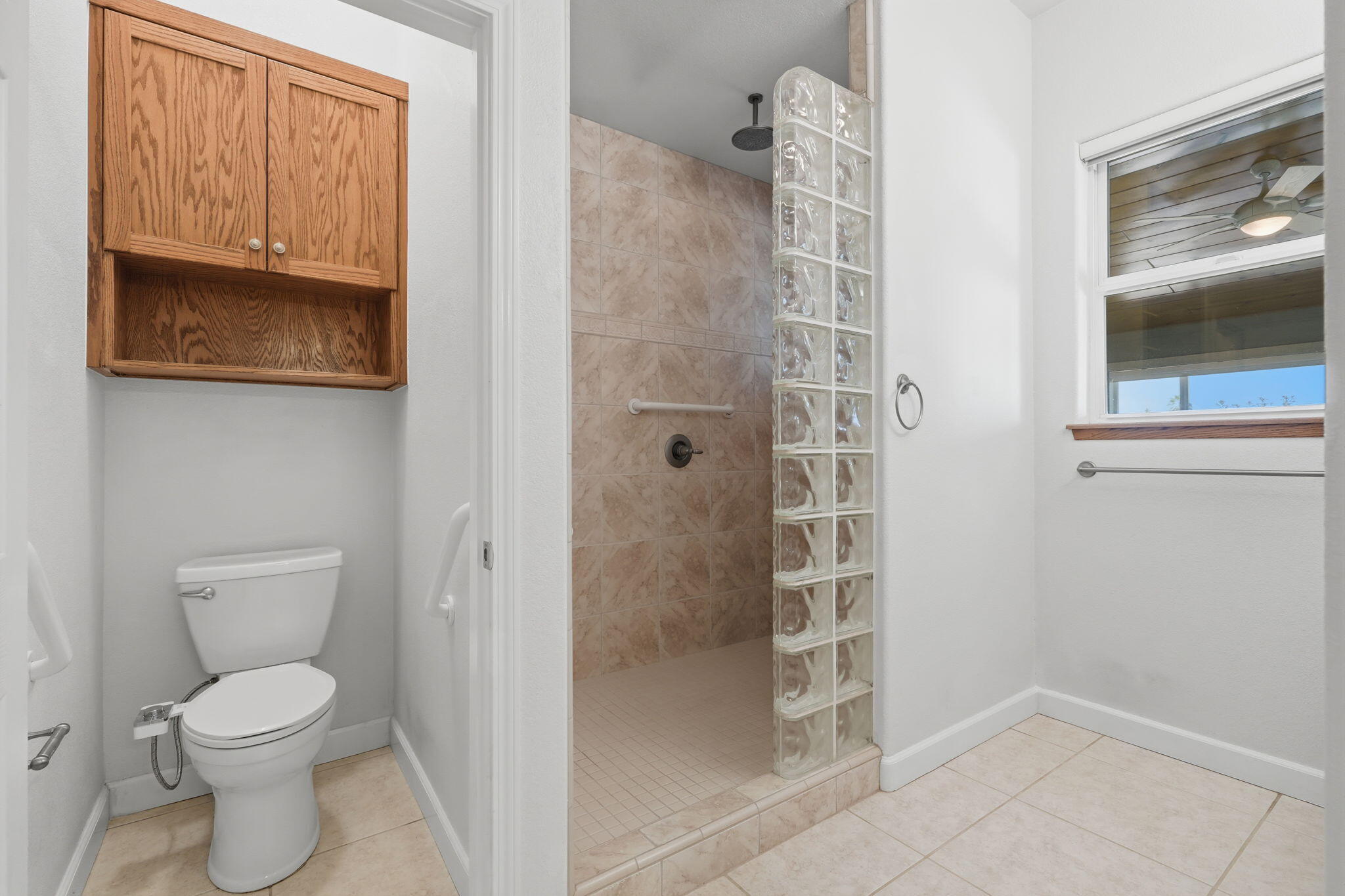 696 Rolling Hills Ct, Exeter, CA 93221