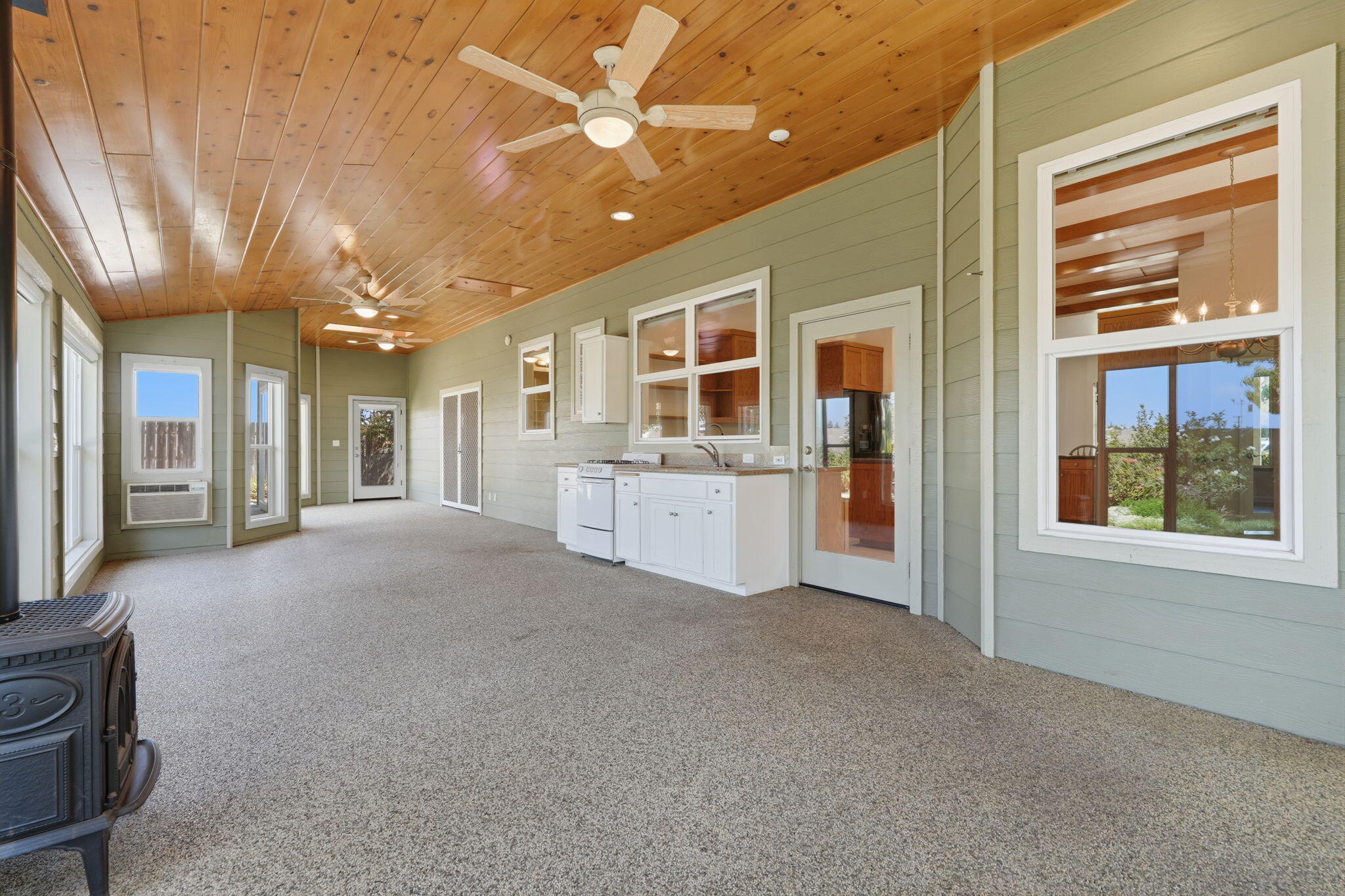 696 Rolling Hills Ct, Exeter, CA 93221