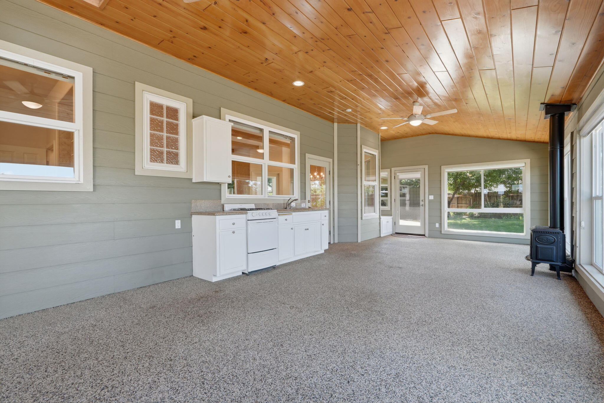 696 Rolling Hills Ct, Exeter, CA 93221