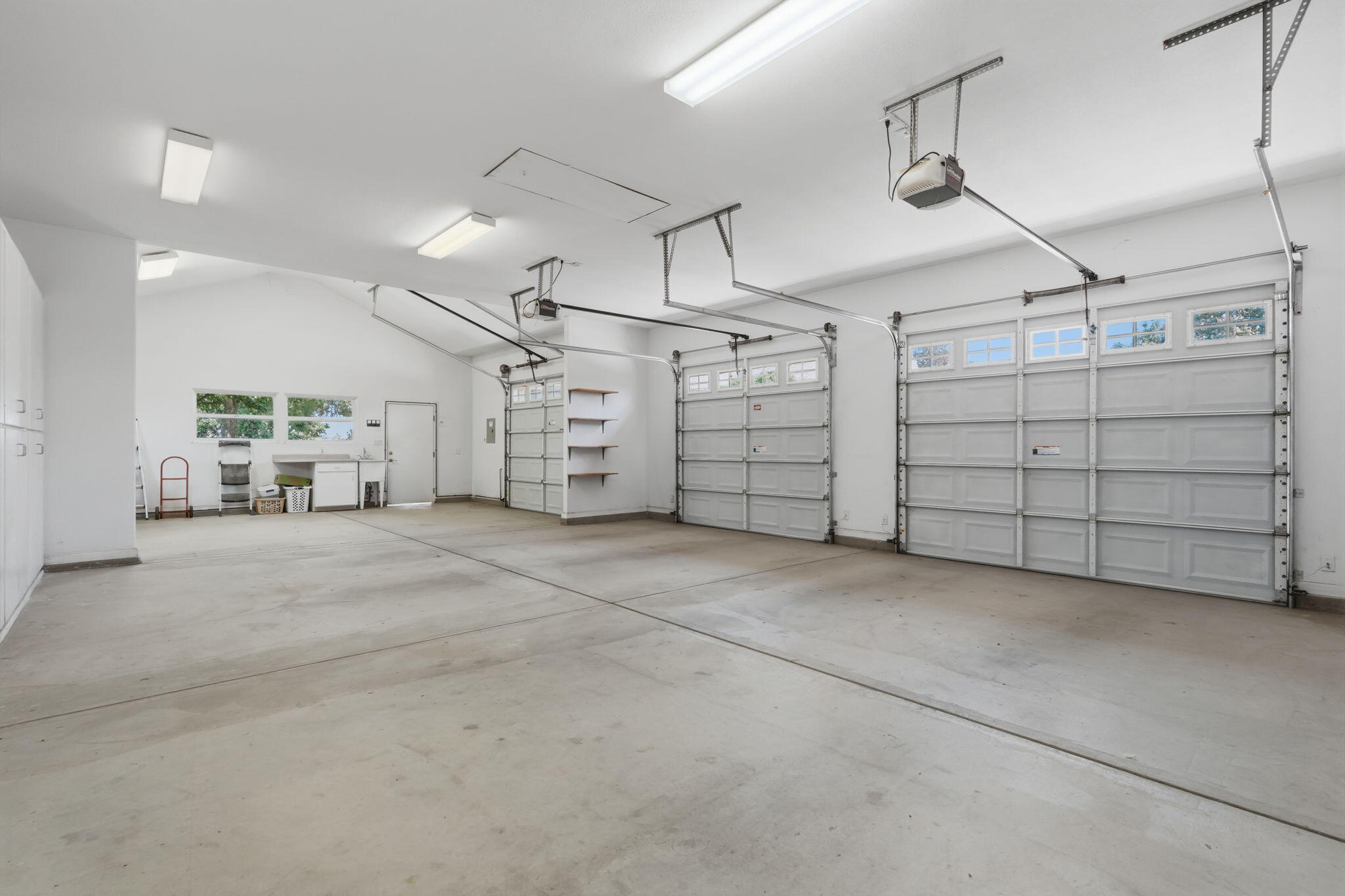 696 Rolling Hills Ct, Exeter, CA 93221