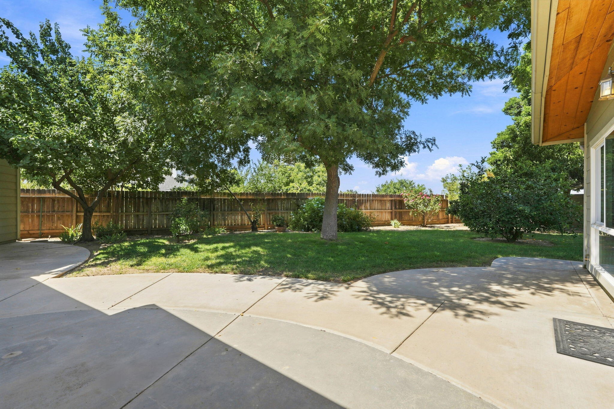 696 Rolling Hills Ct, Exeter, CA 93221
