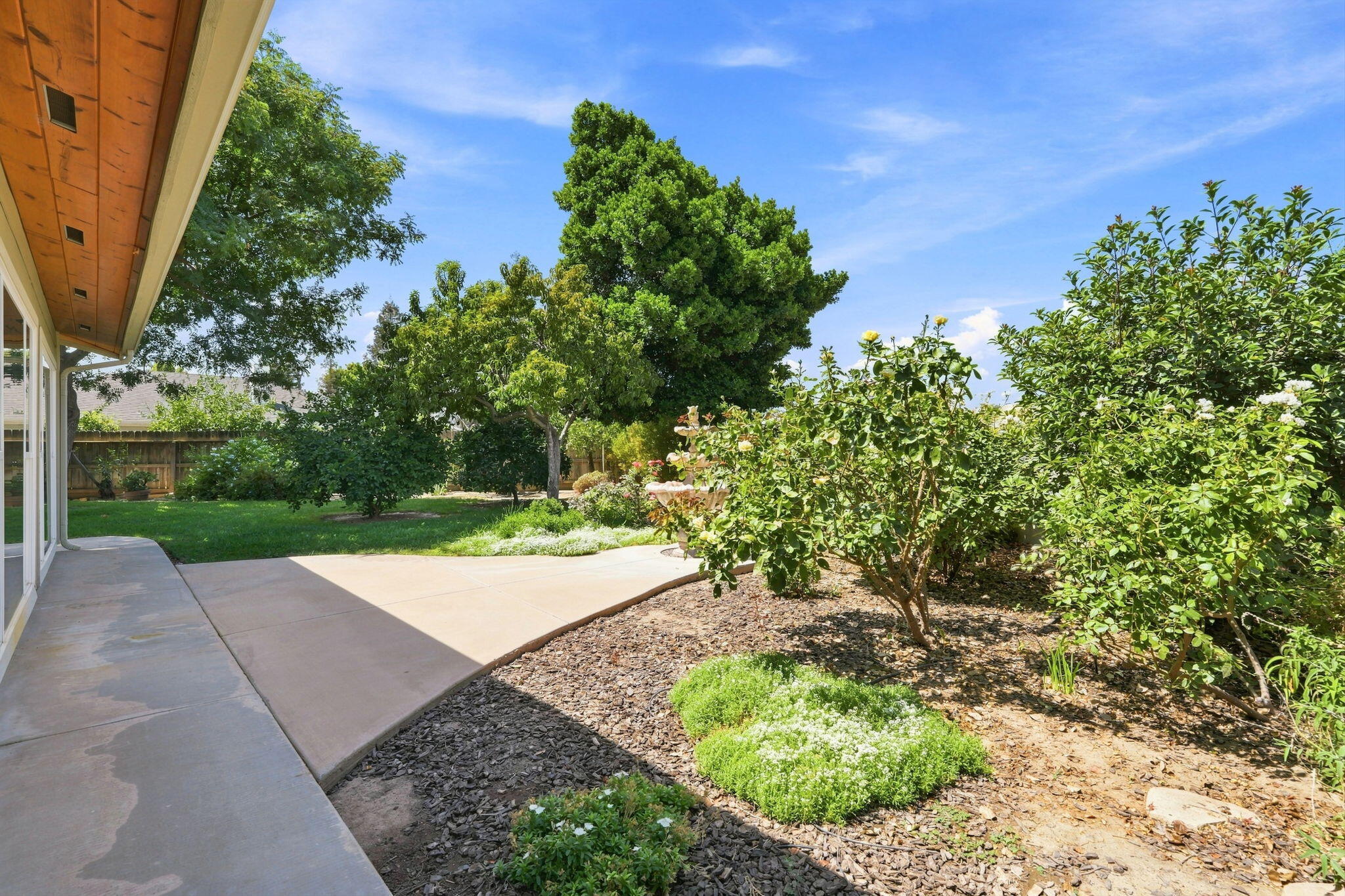 696 Rolling Hills Ct, Exeter, CA 93221