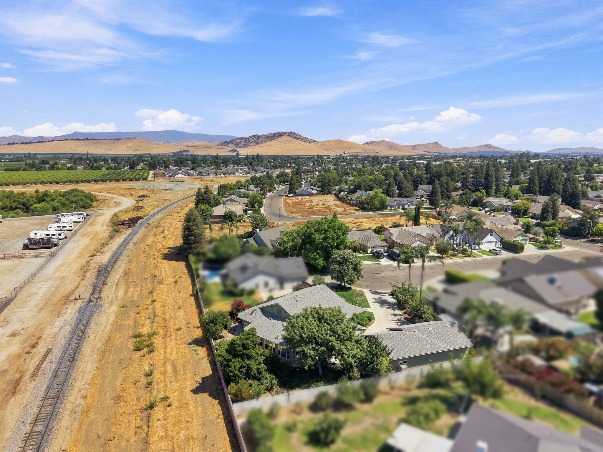 696 Rolling Hills Ct, Exeter, CA 93221