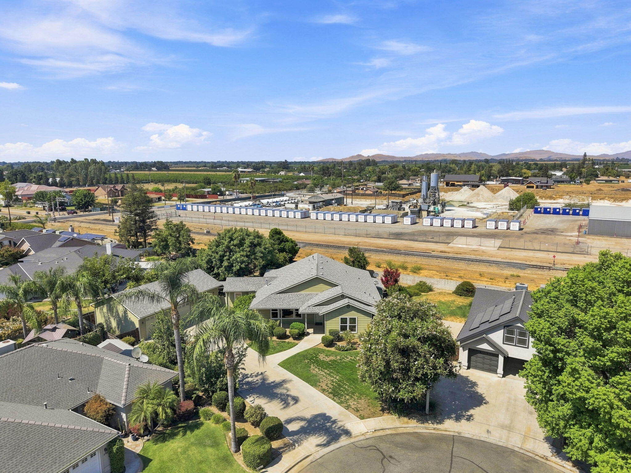 696 Rolling Hills Ct, Exeter, CA 93221