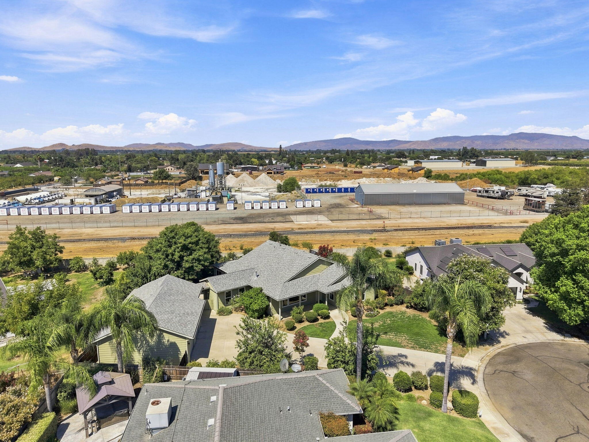 696 Rolling Hills Ct, Exeter, CA 93221