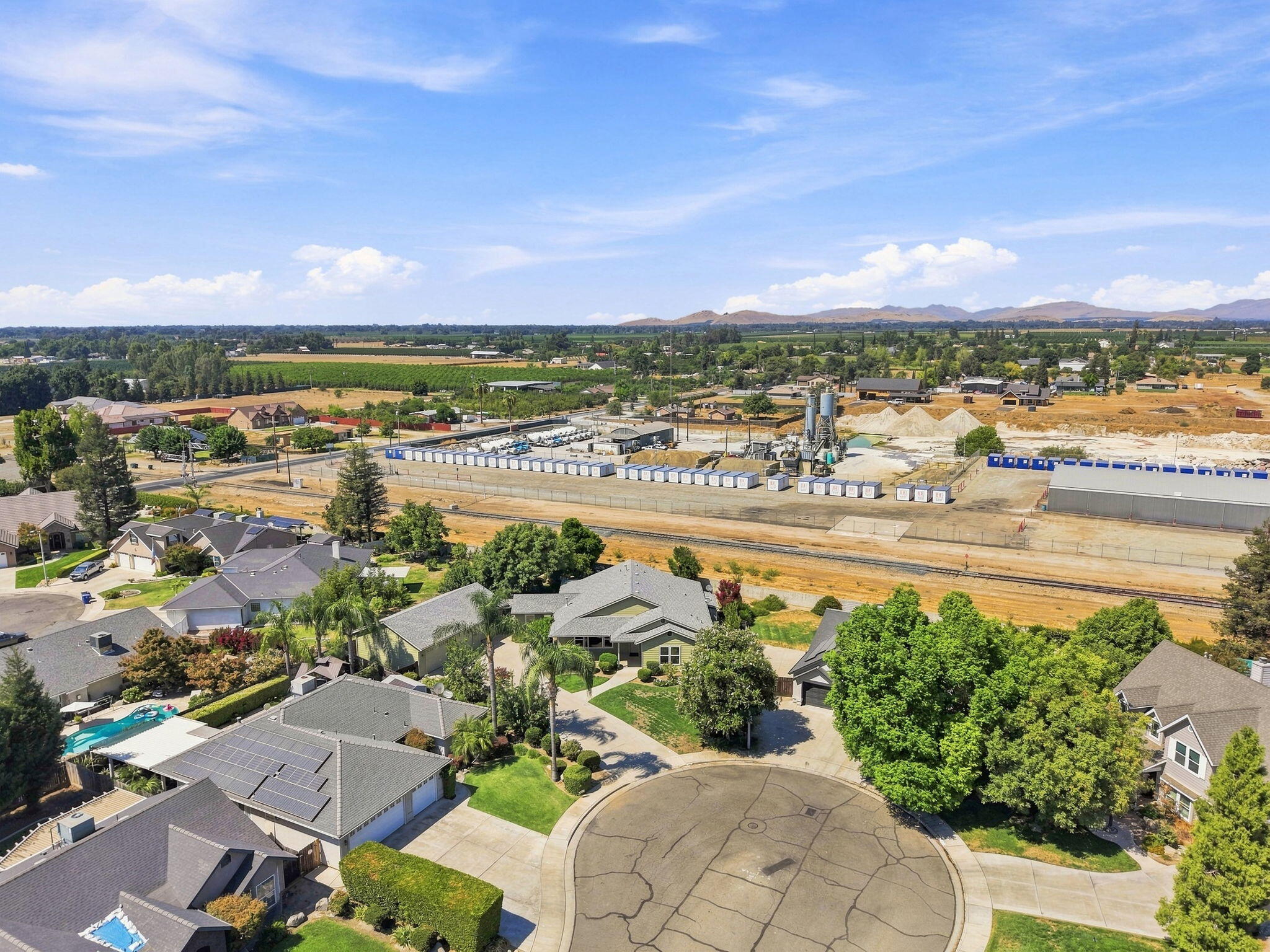 696 Rolling Hills Ct, Exeter, CA 93221