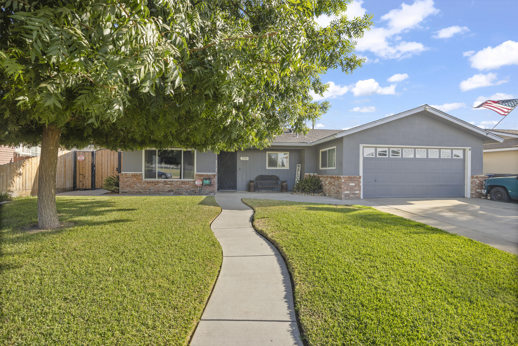 1749 E Kohn Ave, Tulare, CA 93274