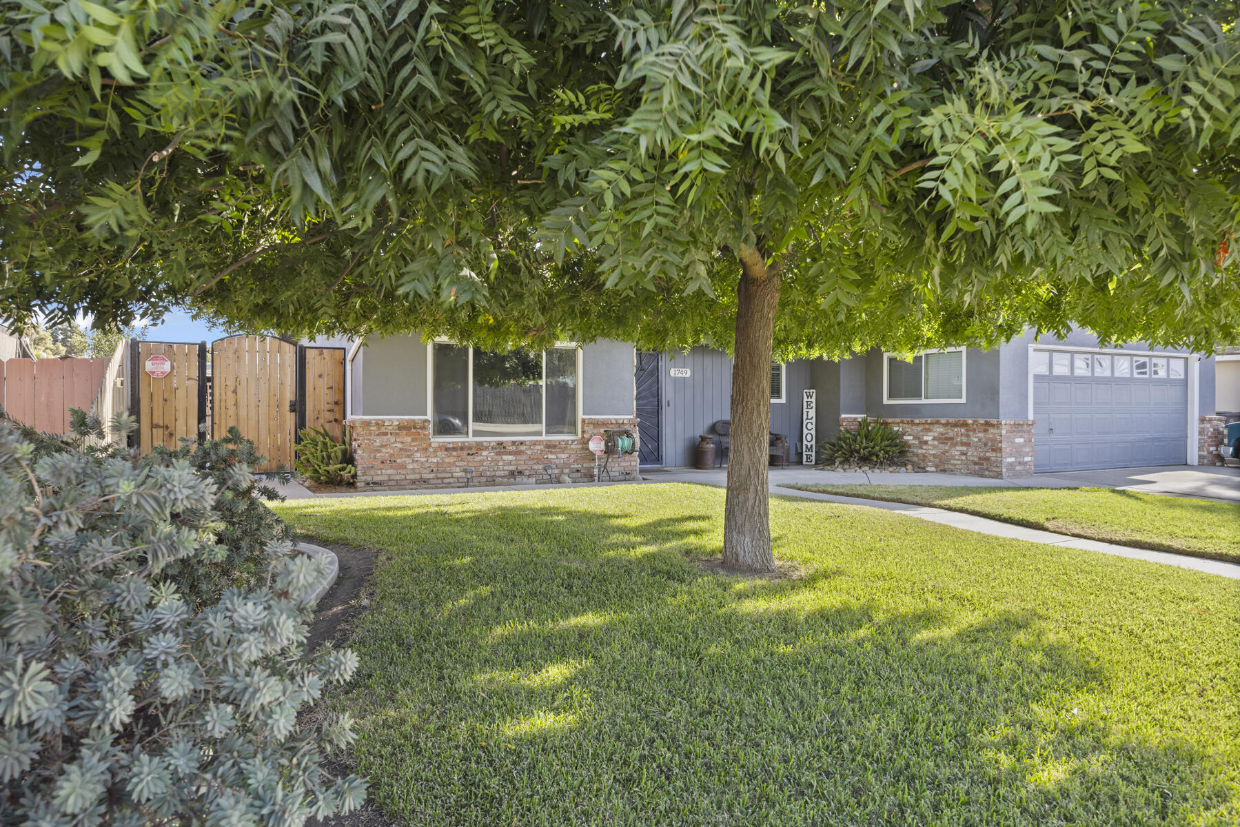 1749 E Kohn Ave, Tulare, CA 93274