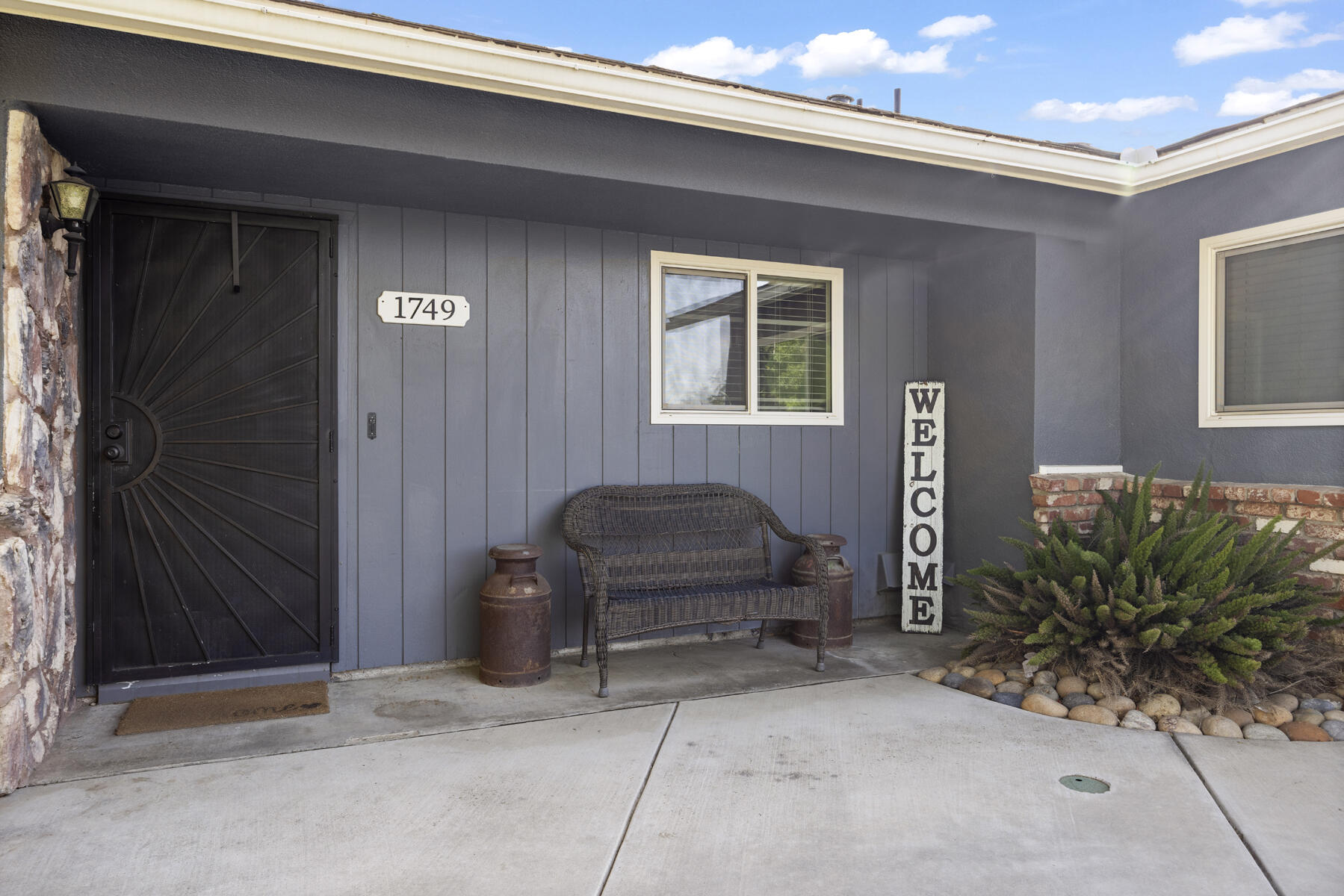 1749 E Kohn Ave, Tulare, CA 93274