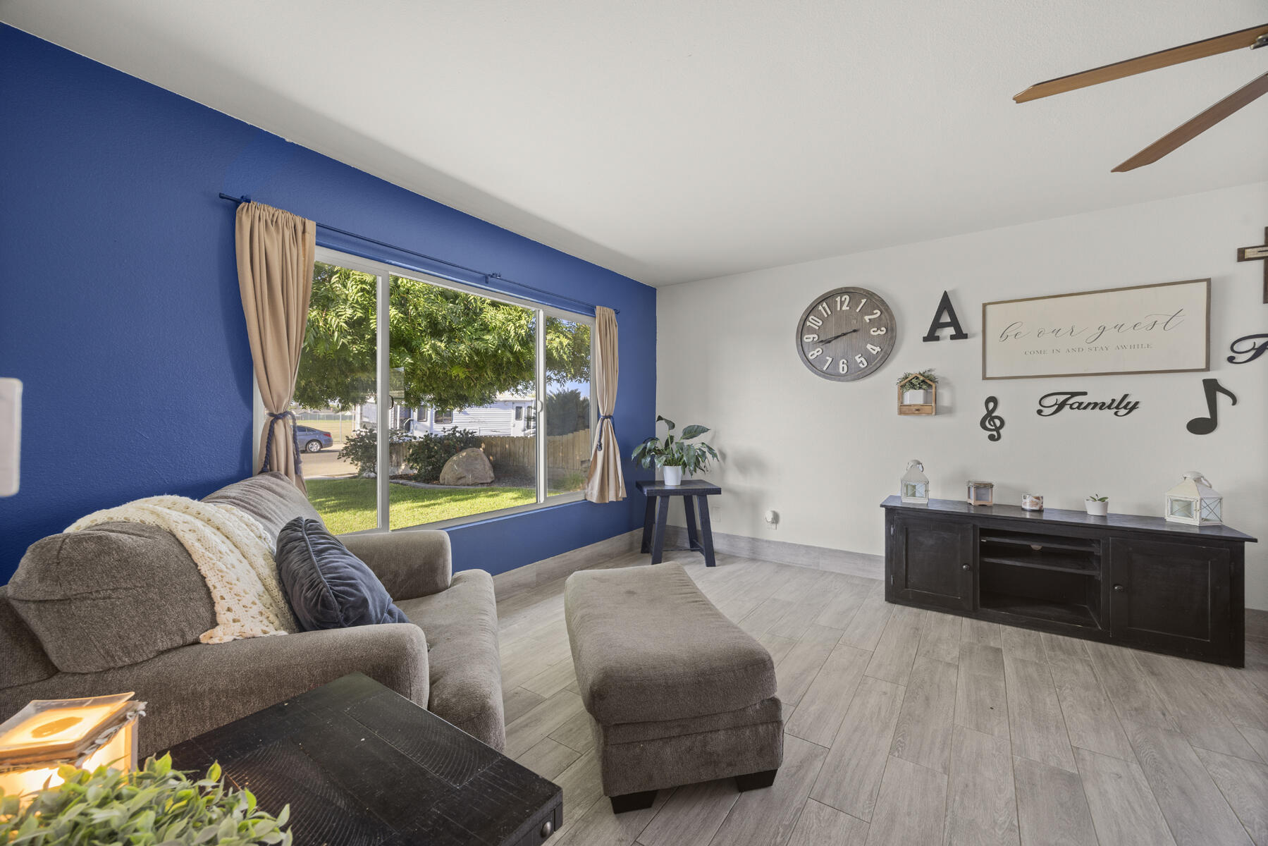 1749 E Kohn Ave, Tulare, CA 93274