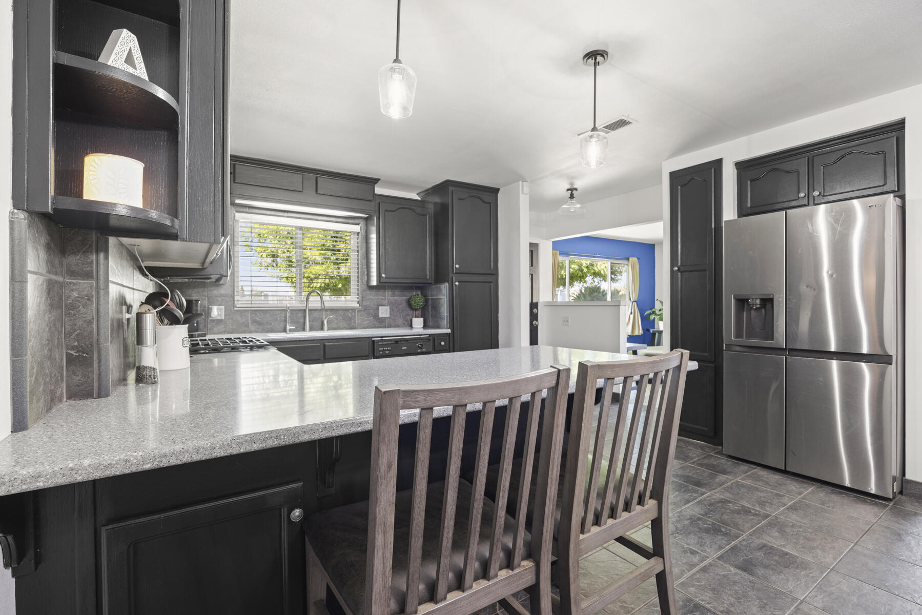 1749 E Kohn Ave, Tulare, CA 93274