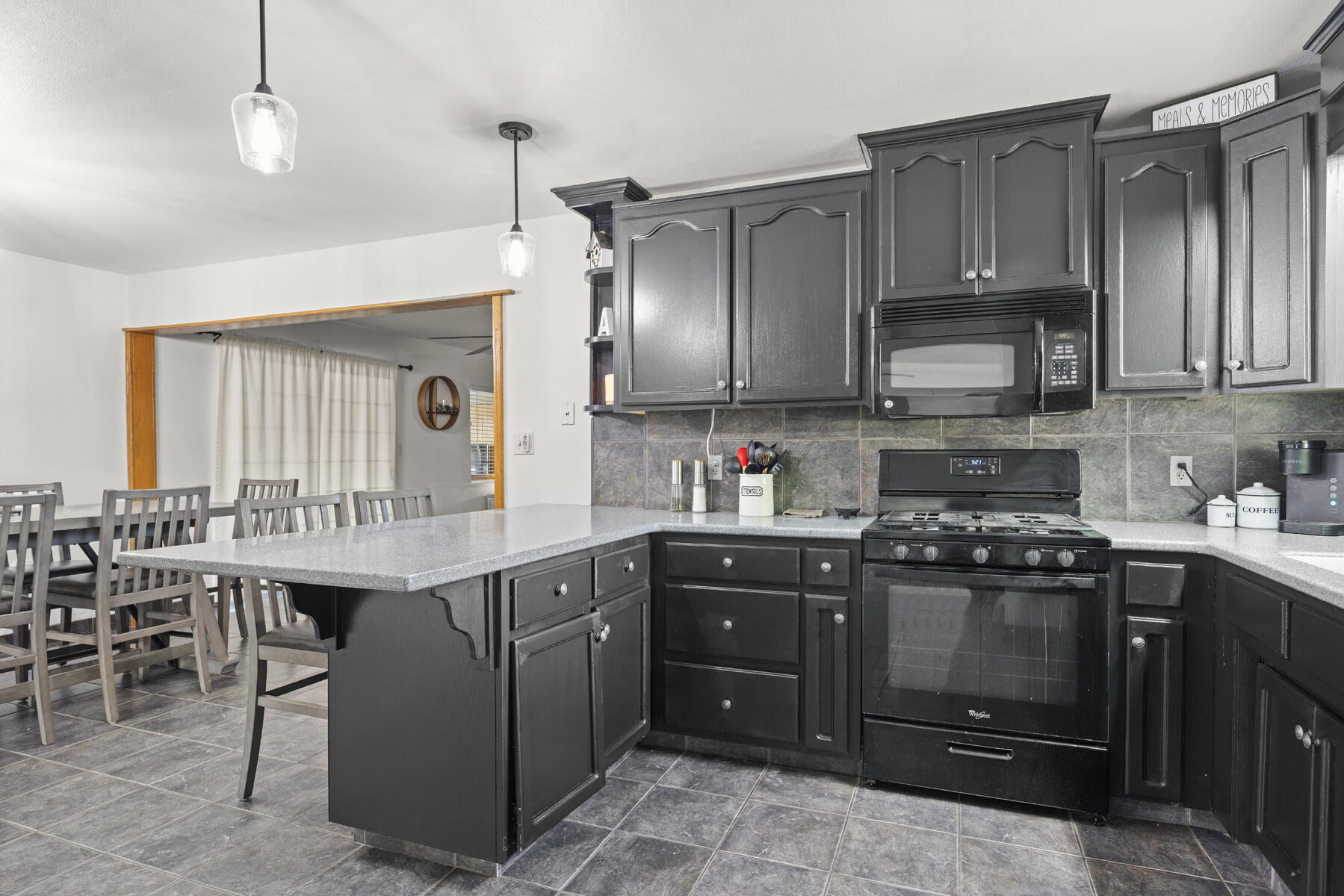1749 E Kohn Ave, Tulare, CA 93274