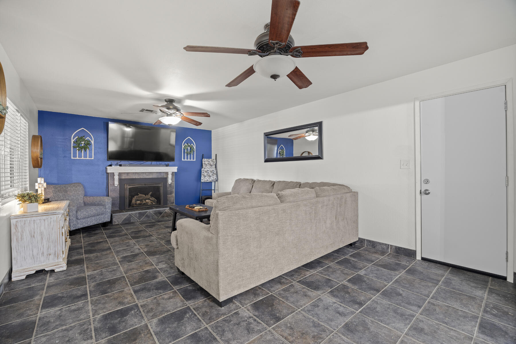 1749 E Kohn Ave, Tulare, CA 93274