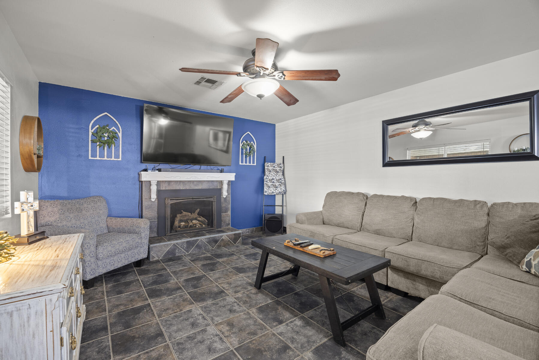 1749 E Kohn Ave, Tulare, CA 93274