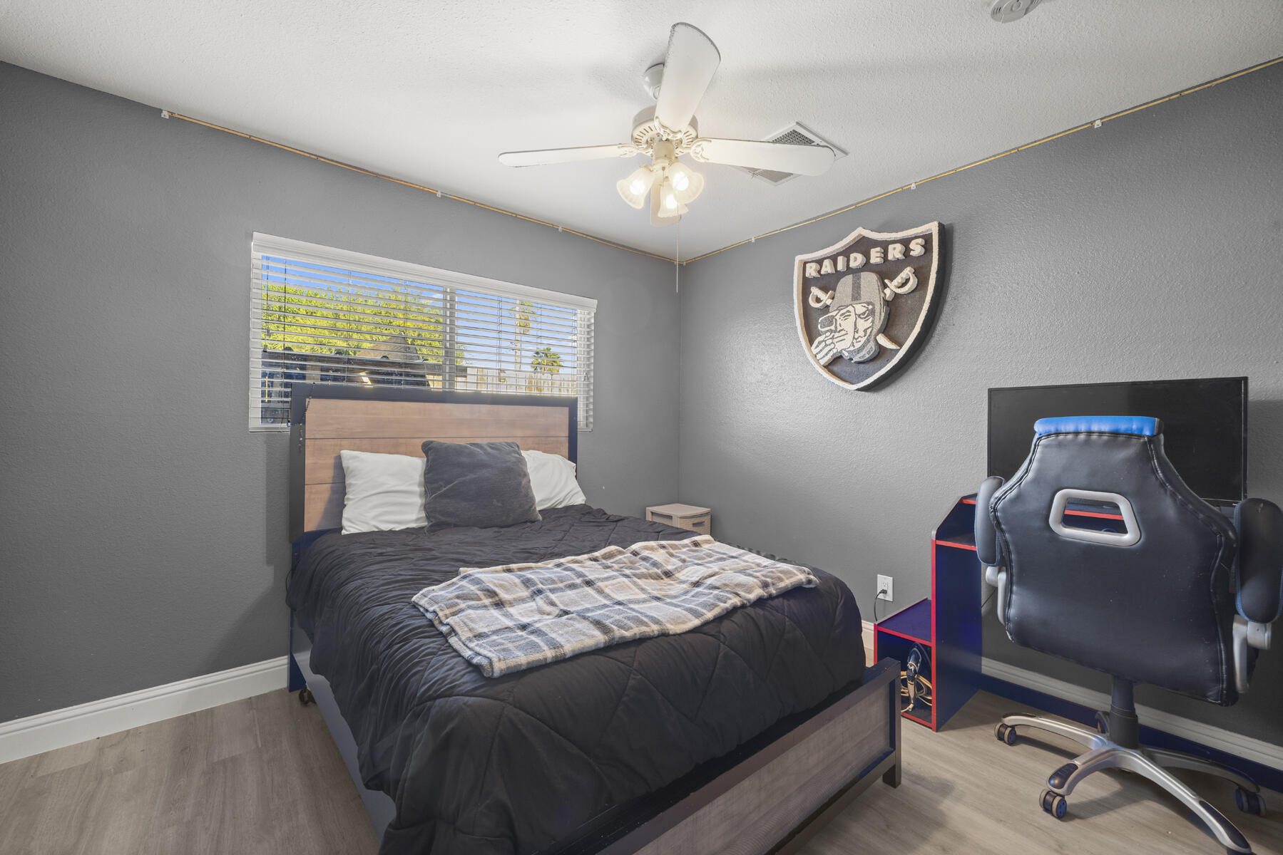 1749 E Kohn Ave, Tulare, CA 93274