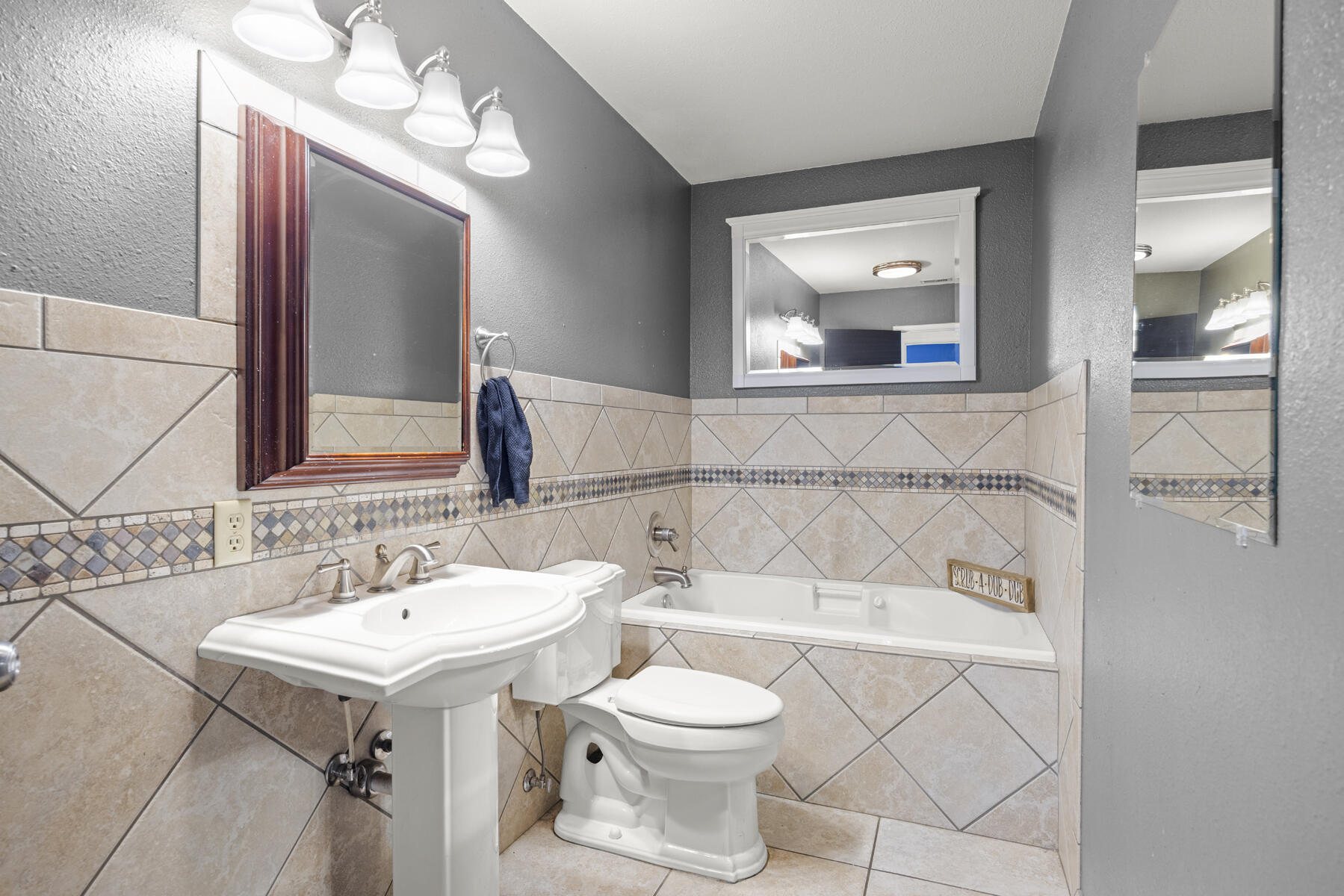1749 E Kohn Ave, Tulare, CA 93274