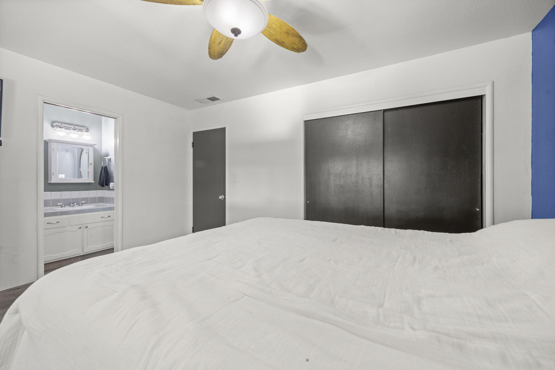 1749 E Kohn Ave, Tulare, CA 93274